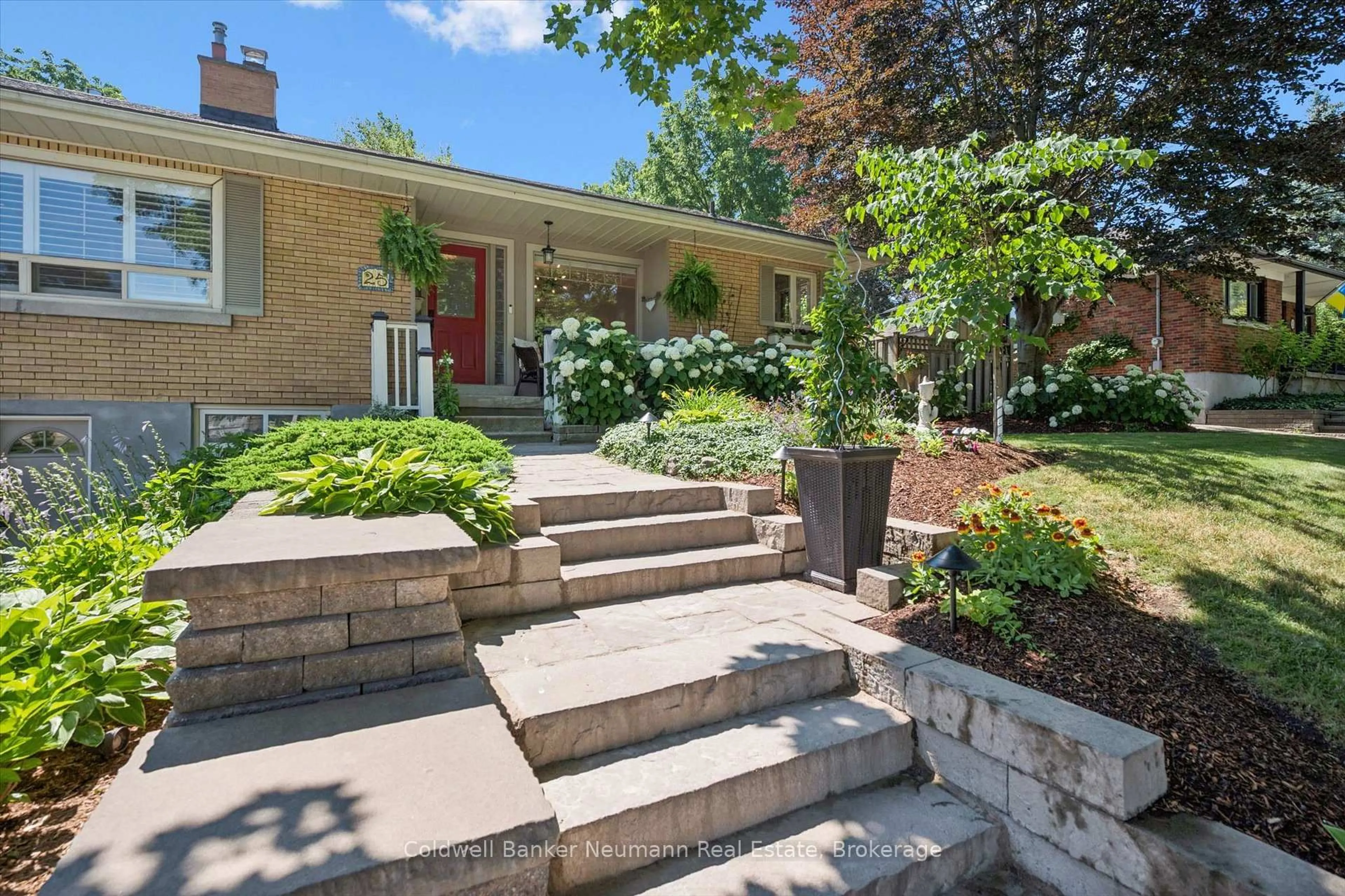 Patio, street for 25 Bennett Ave, Guelph Ontario N1E 2C6