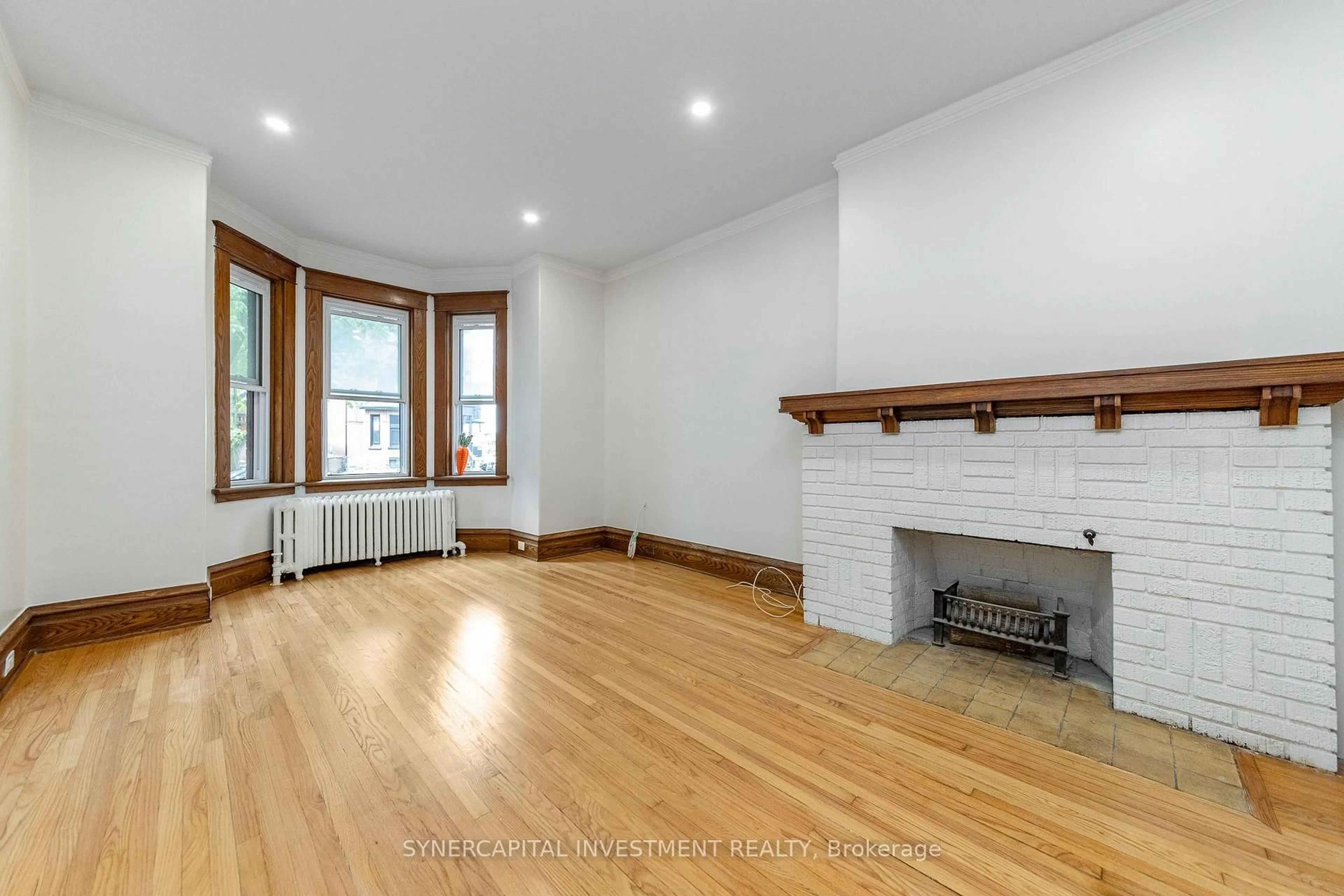 Unknown for 466 MACLAREN St, Ottawa Ontario K1R 5K6