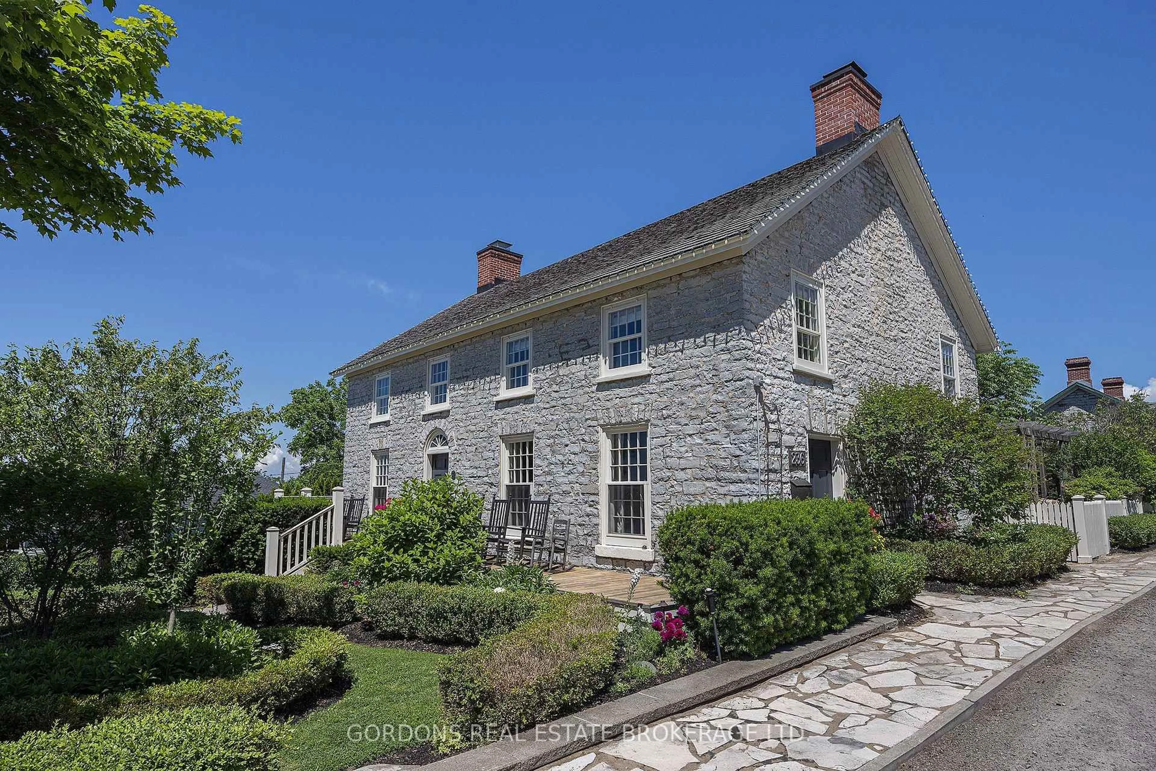 A pic from outside/outdoor area/front of a property/back of a property/a pic from drone, street for 236 James St, Kingston Ontario K7K 5P3