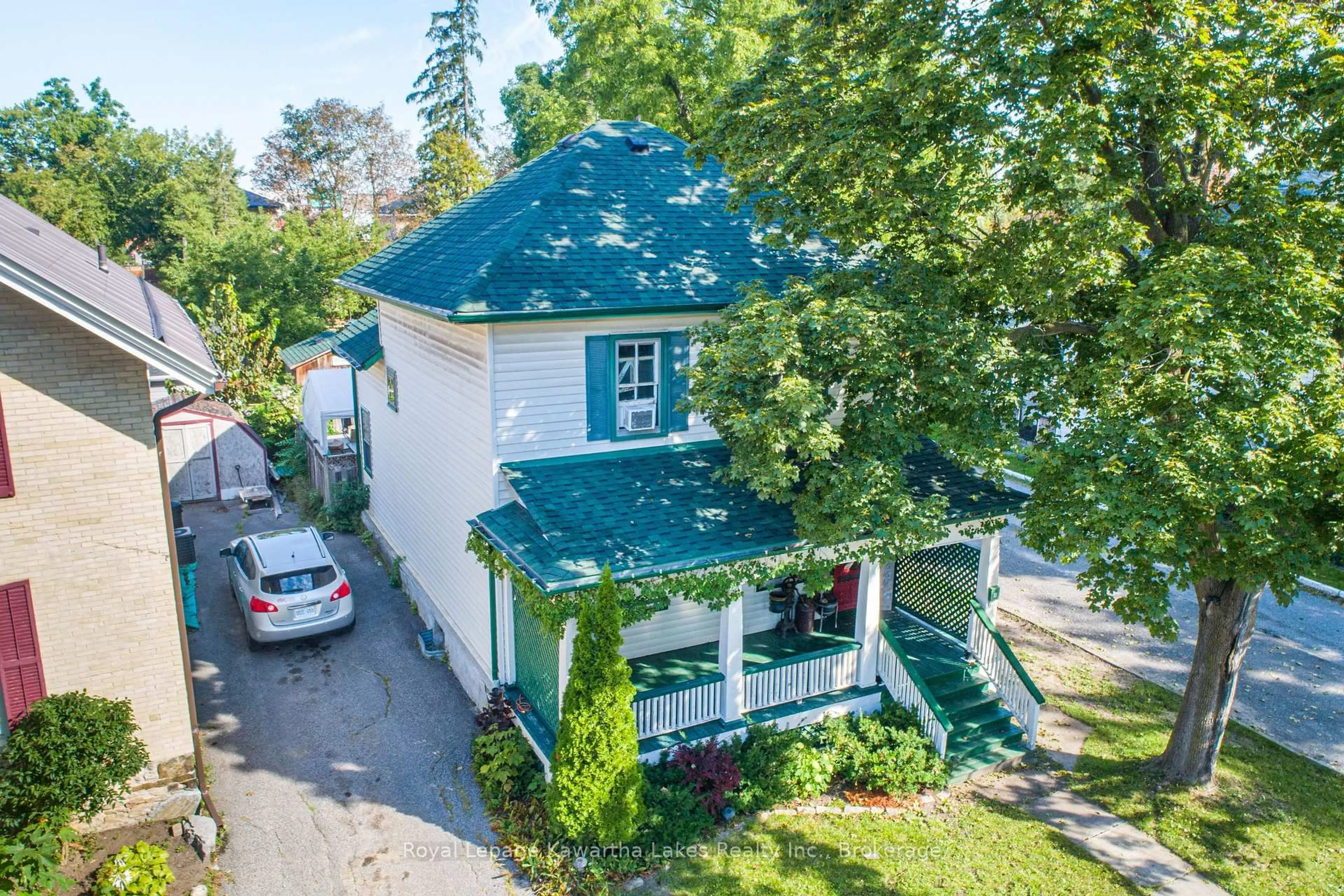 A pic from outside/outdoor area/front of a property/back of a property/a pic from drone, street for 18 Melbourne St, Kawartha Lakes Ontario K9V 2S6