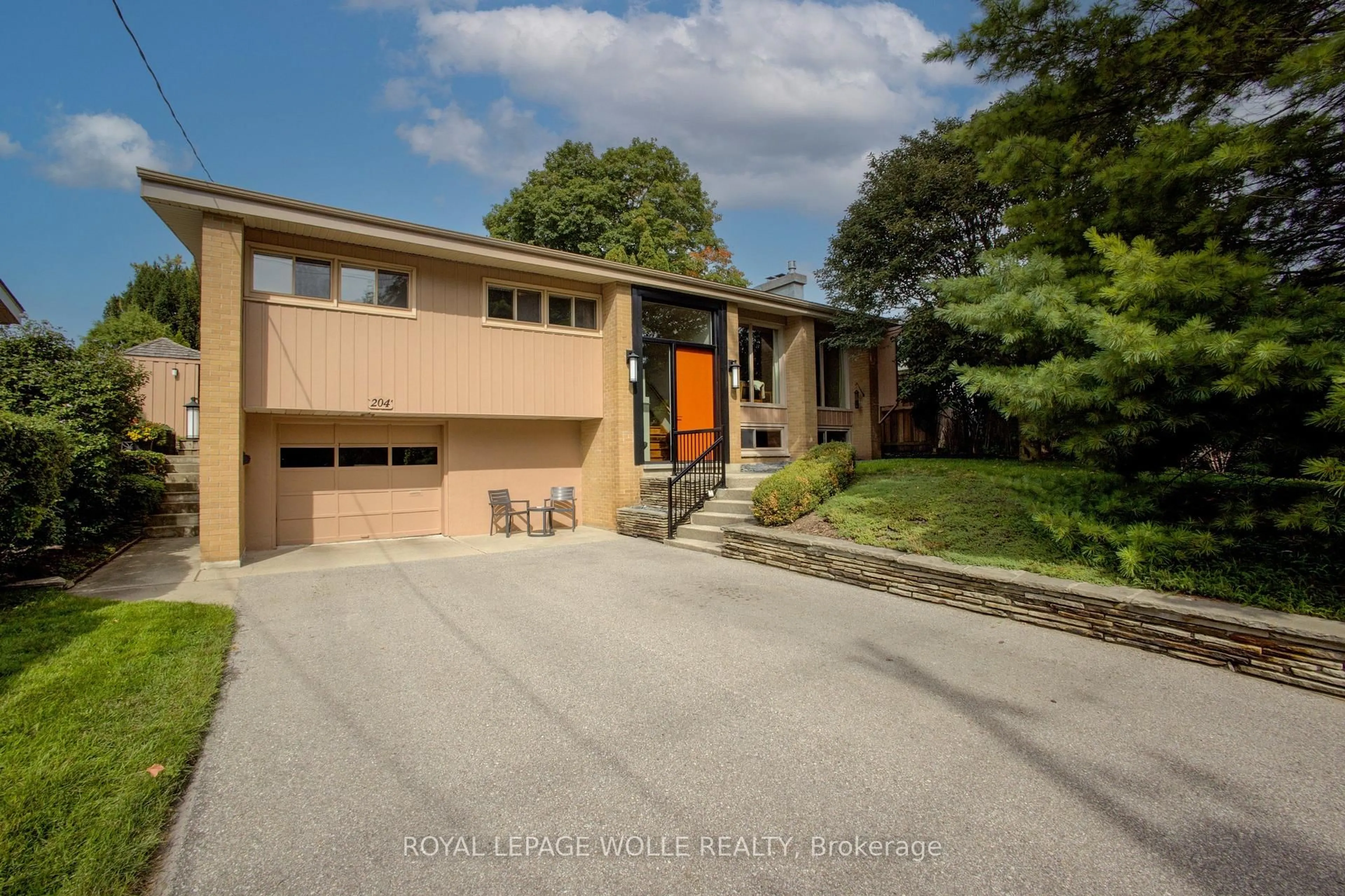 Home with brick exterior material, street for 204 Manchester Rd, Kitchener Ontario N2B 1A2