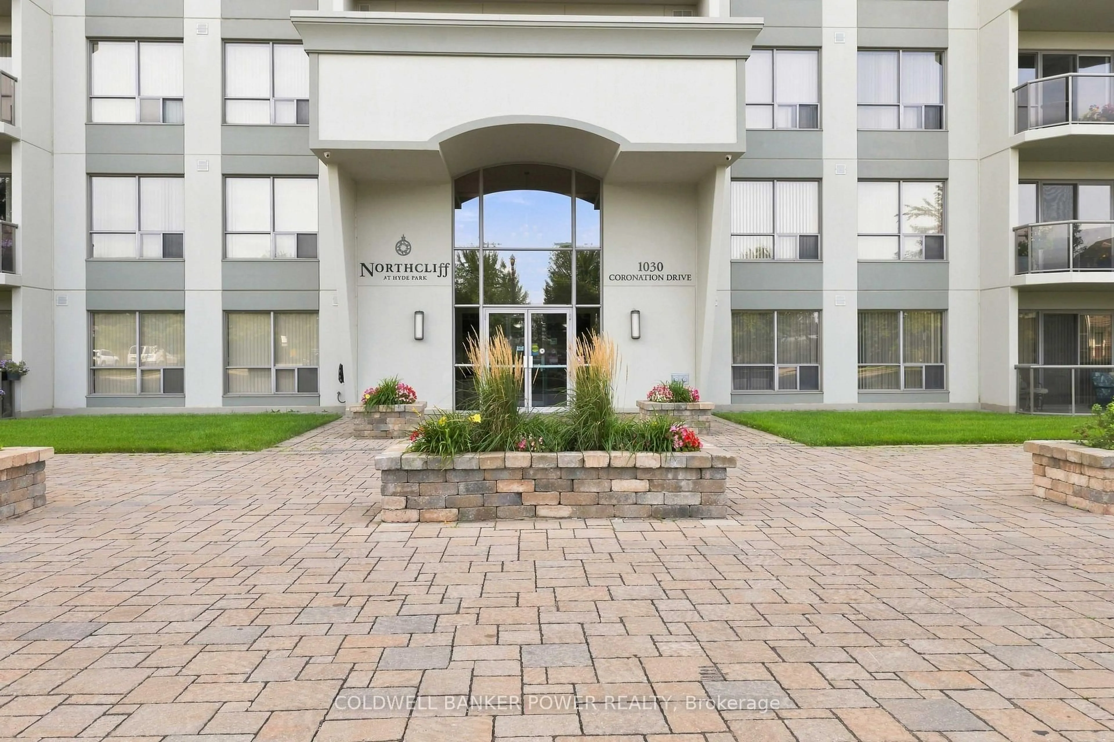 Patio, unknown for 1030 Coronation Dr #305, London North Ontario N6G 0G5