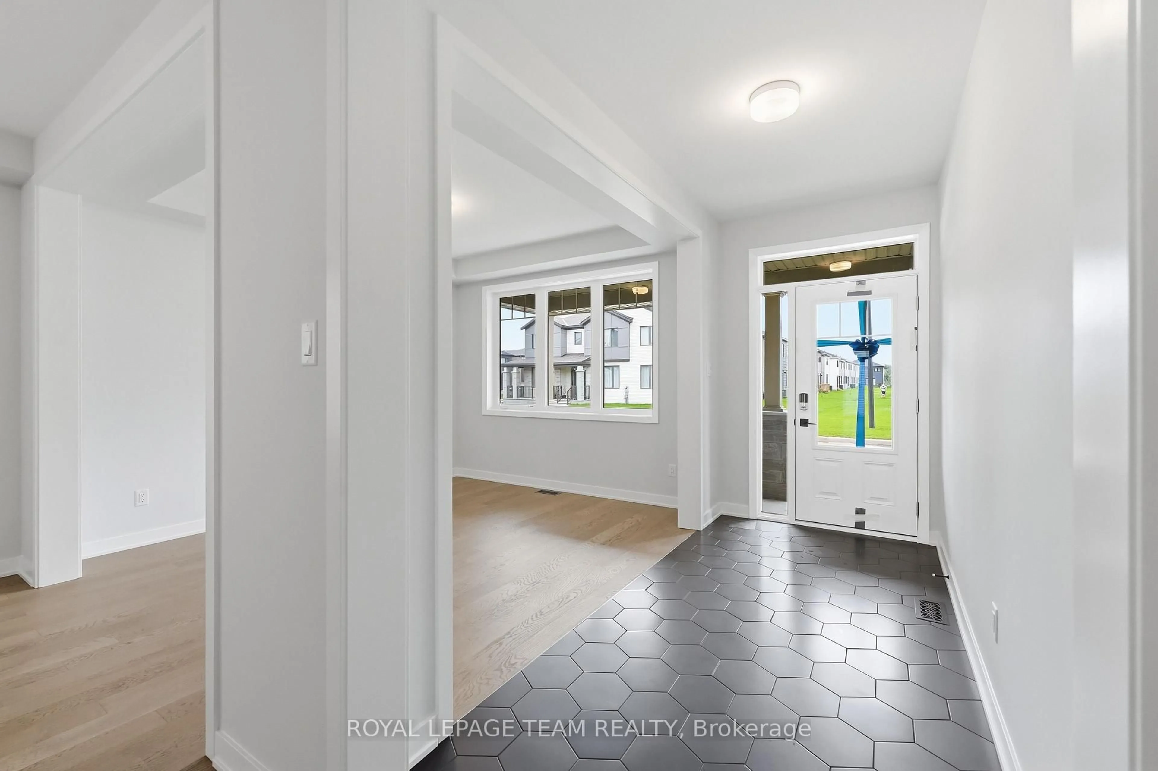 Indoor entryway for 1018 Charolais Pl, Richmond Ontario K0A 2Z0