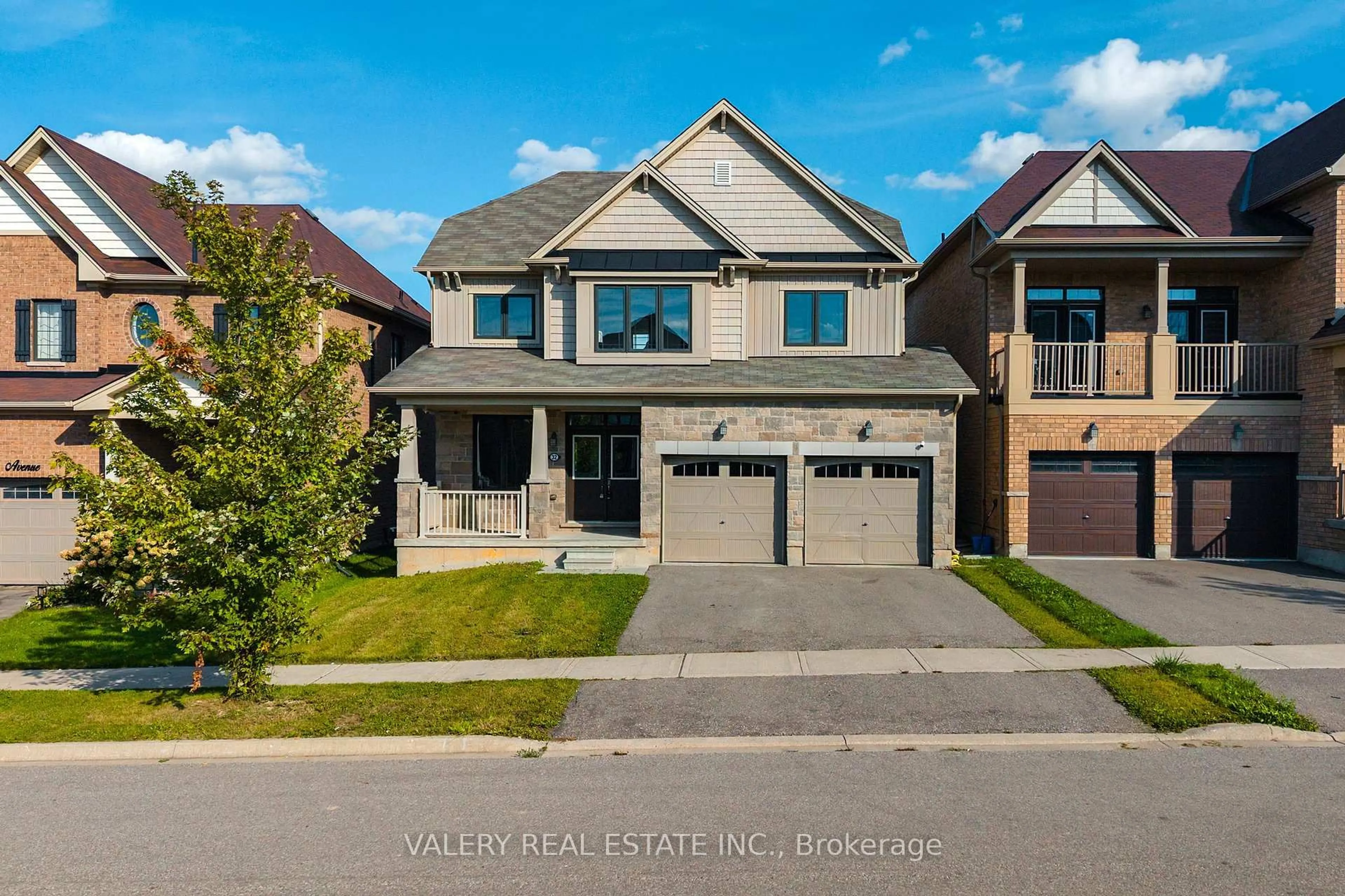 Home with brick exterior material, street for 32 Montrose Ave, Haldimand Ontario N3W 0B9