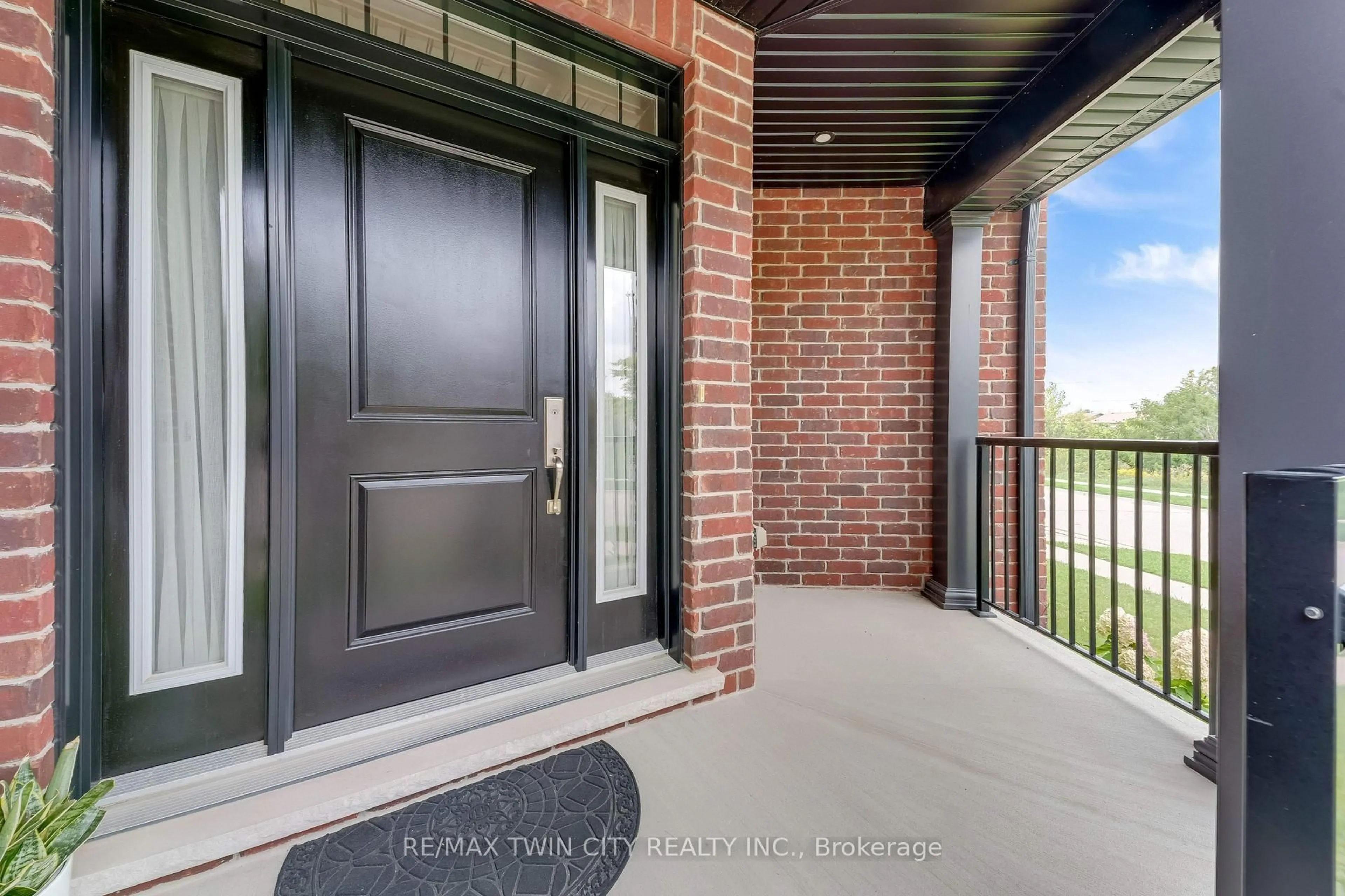 Indoor entryway for 14 Marianne Dorn Trail Rd, Kitchener Ontario N2R 0H4