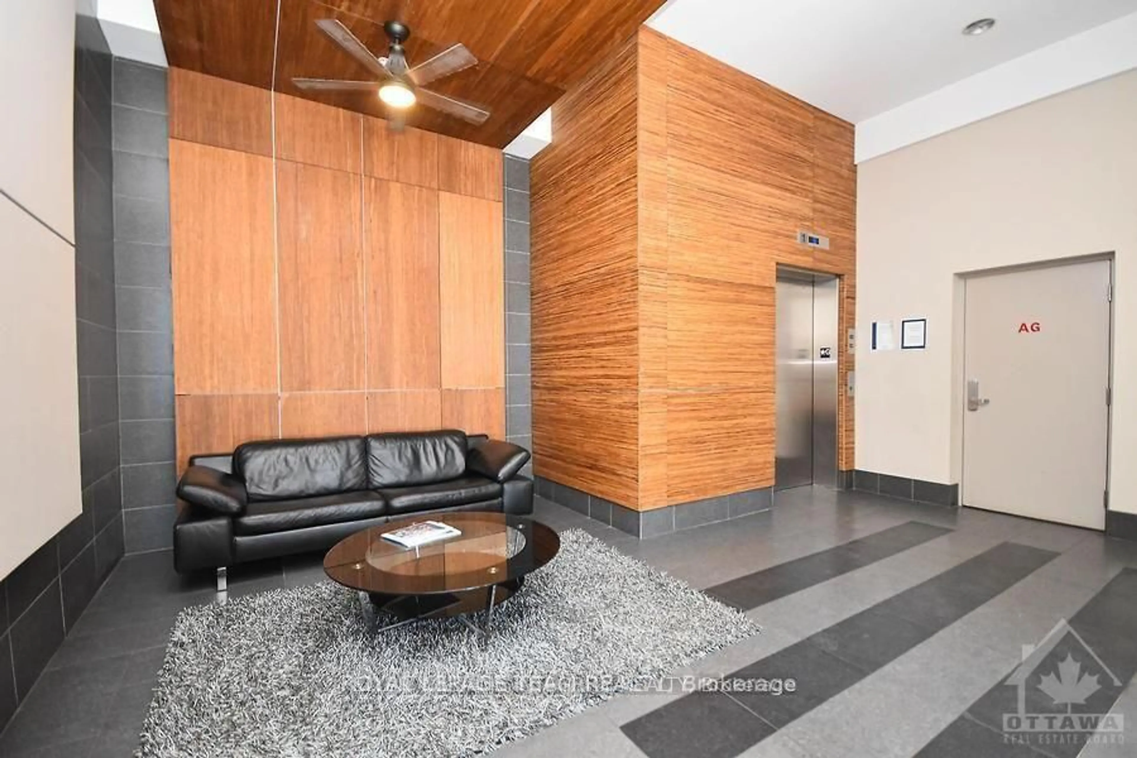 Lobby for 1014 Bank St, Ottawa Ontario K1S 3W8