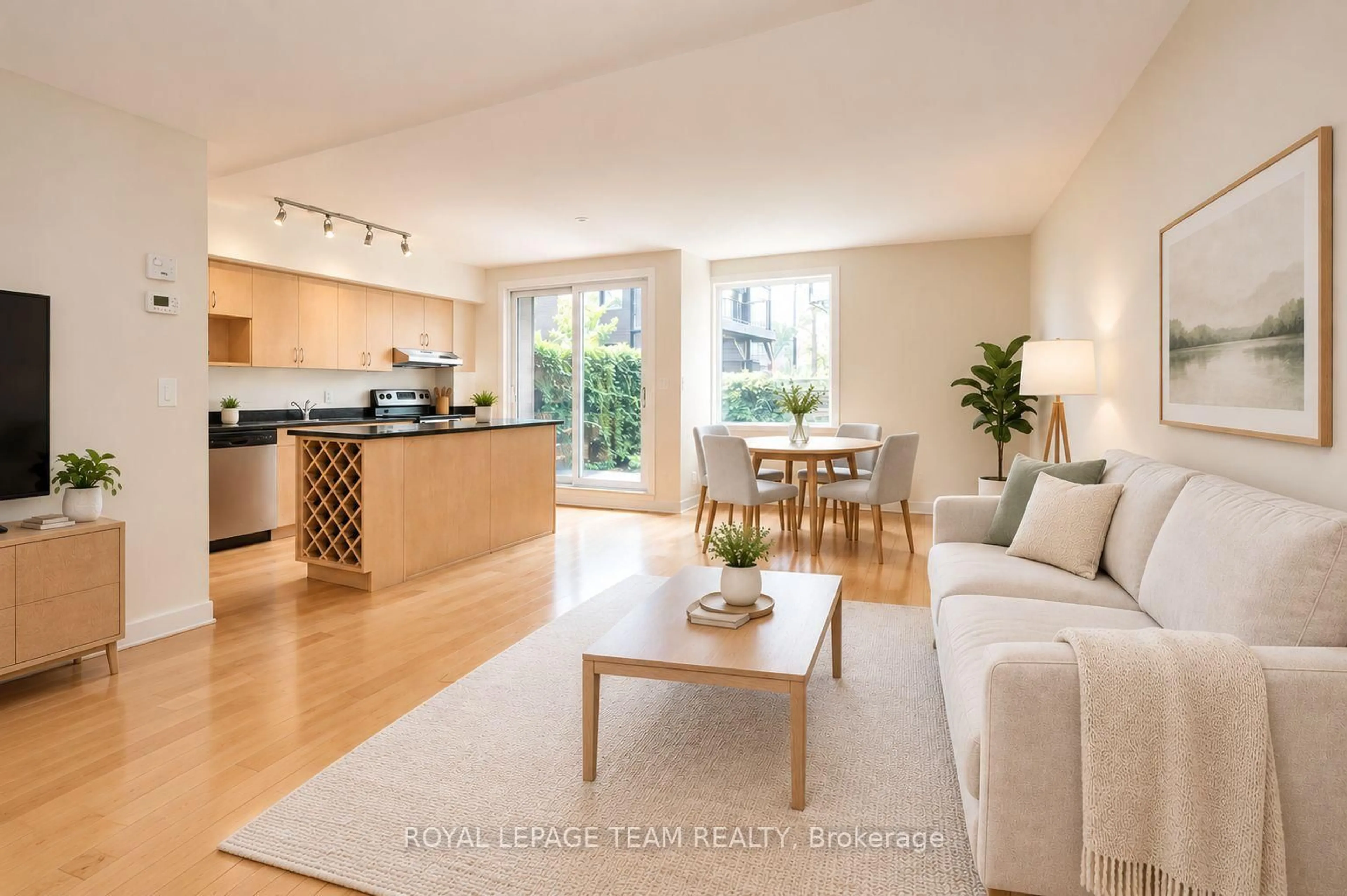 Open concept kitchen, unknown for 1014 Bank St, Ottawa Ontario K1S 3W8