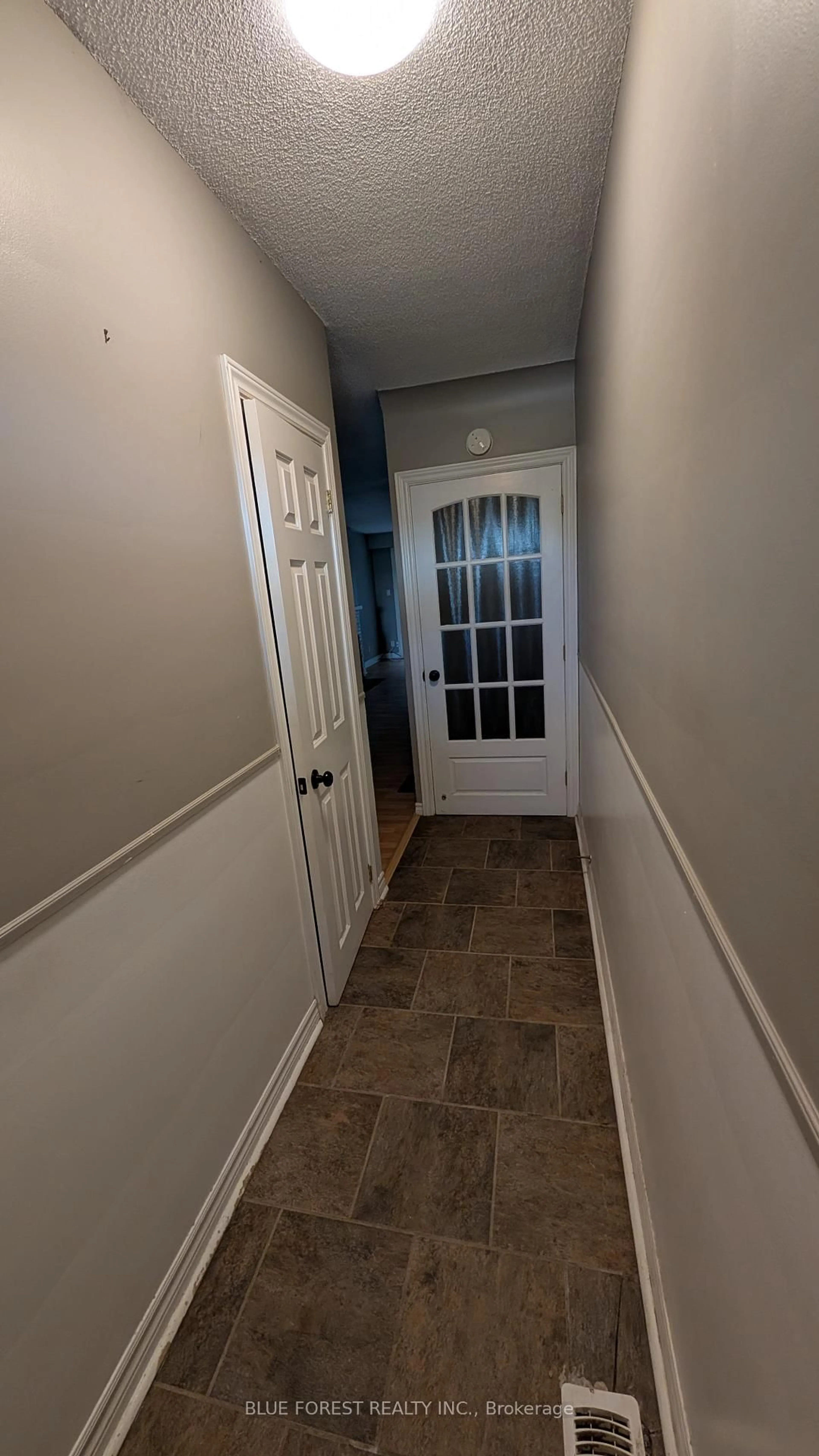 Indoor entryway for 36 Arbour Glen Cres, London East Ontario N5Y 1Z9
