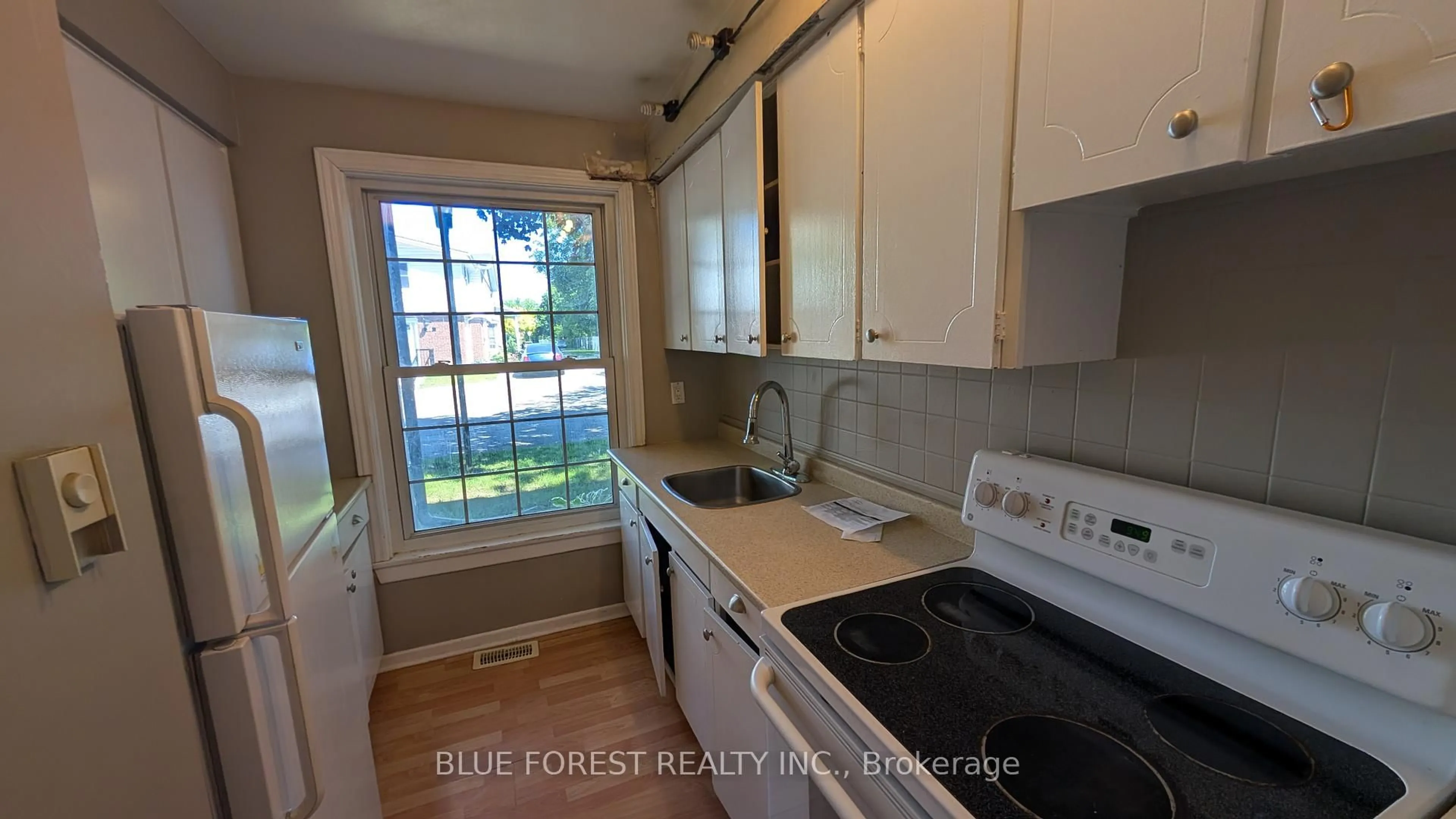 Standard kitchen, unknown for 36 Arbour Glen Cres, London East Ontario N5Y 1Z9