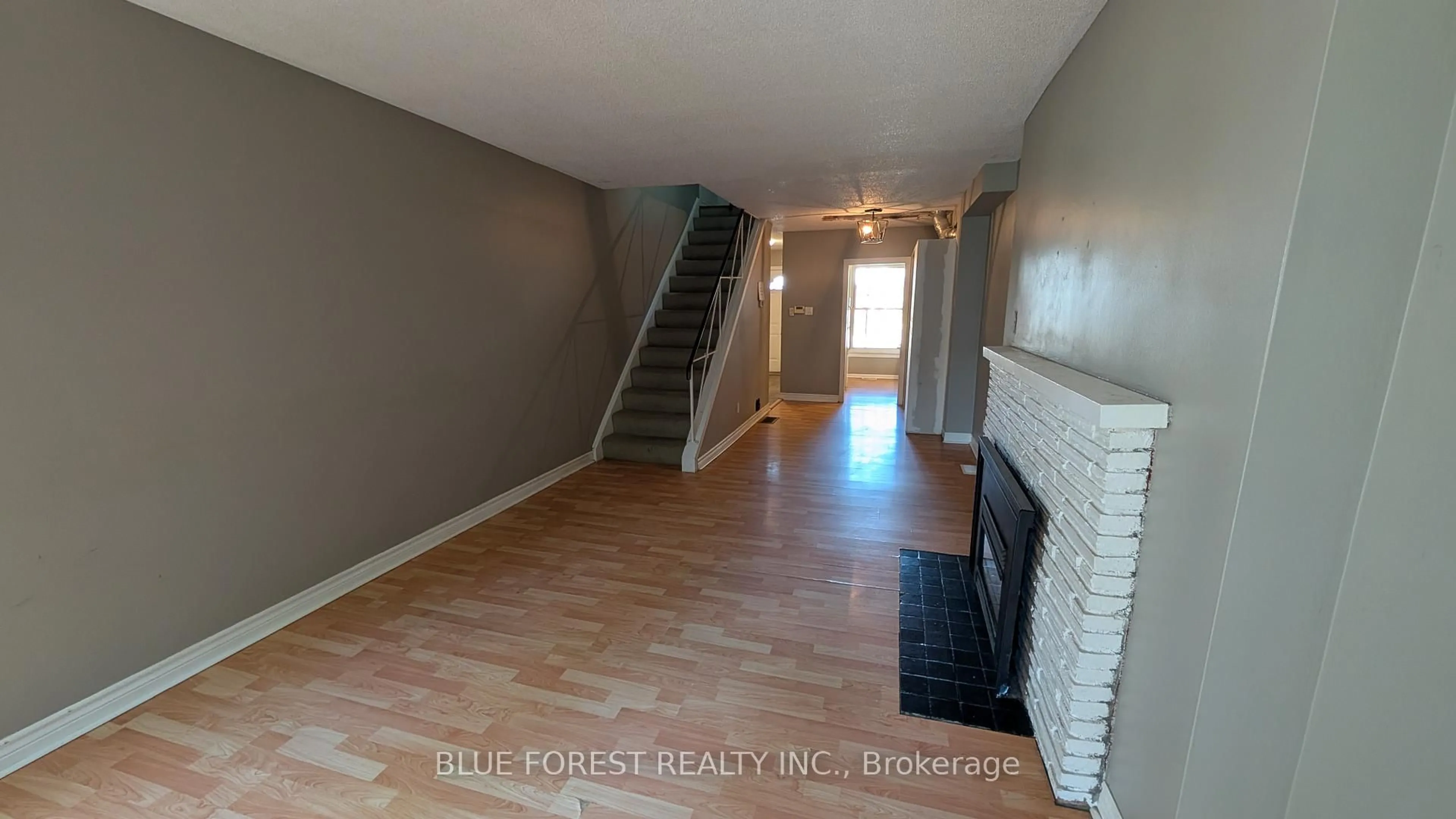 A pic of a room for 36 Arbour Glen Cres, London East Ontario N5Y 1Z9