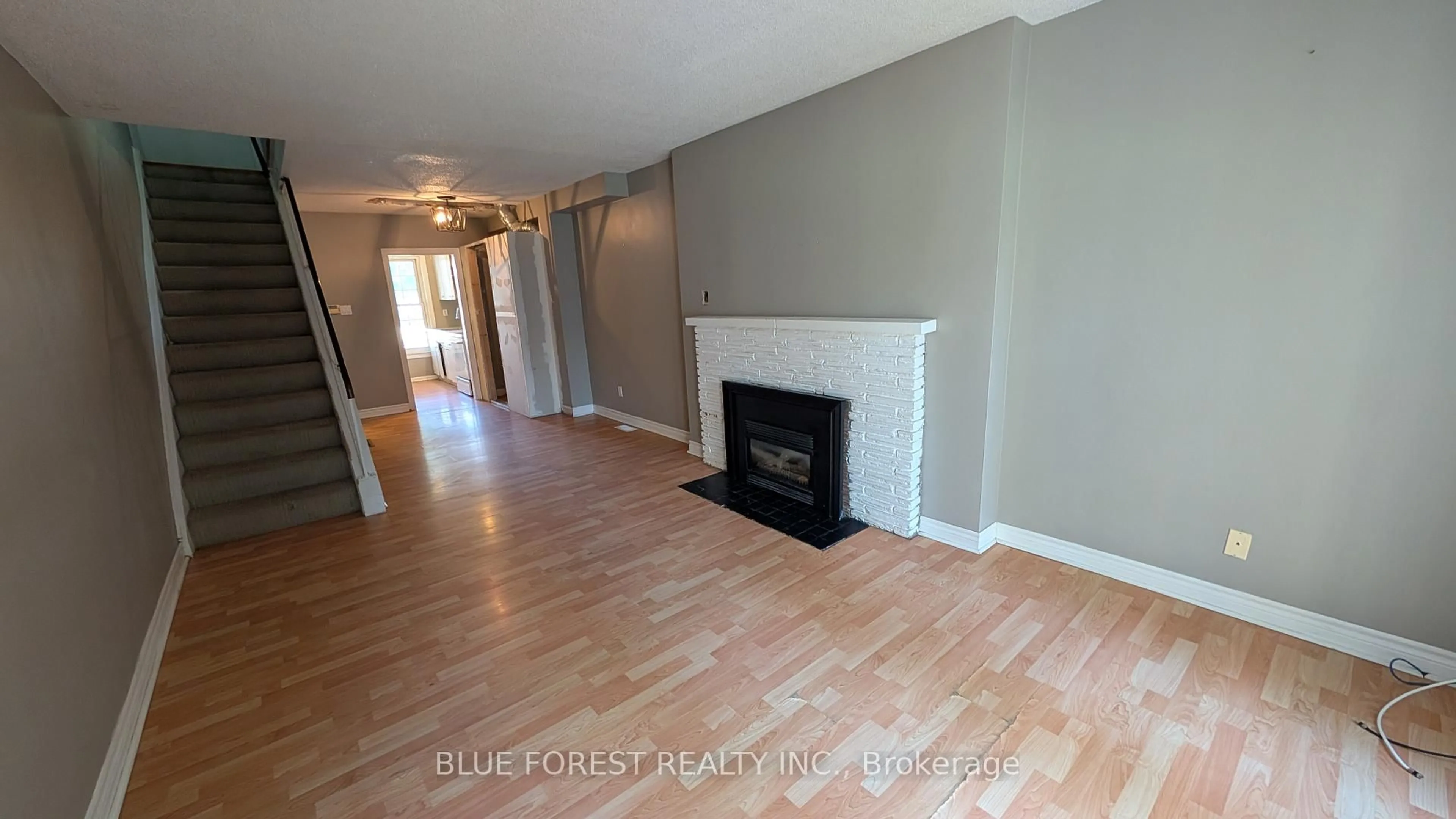 A pic of a room for 36 Arbour Glen Cres, London East Ontario N5Y 1Z9