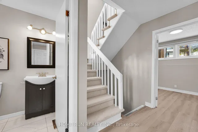 1259 Meadowlands Dr, Ottawa 3