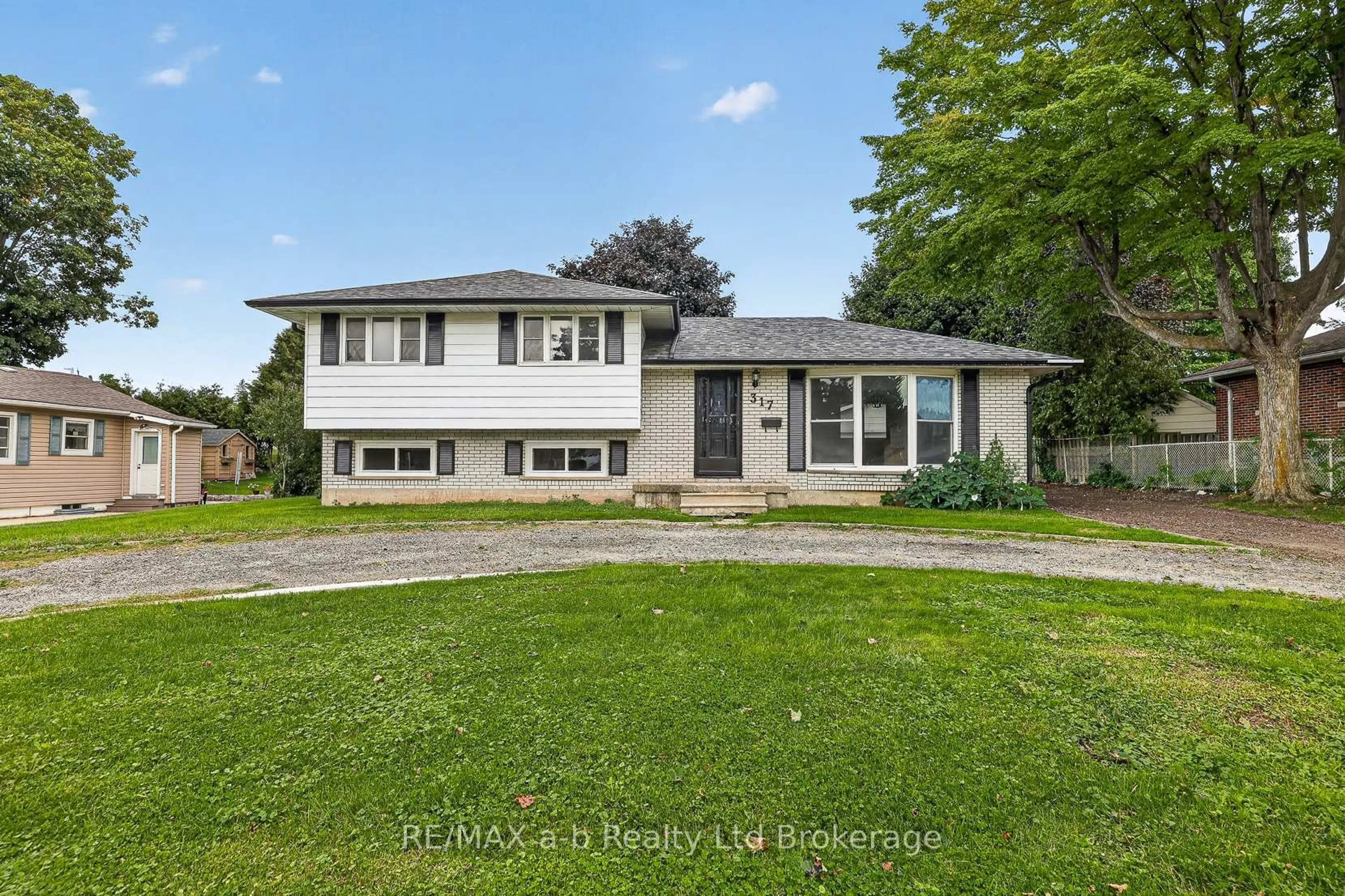 A pic from outside/outdoor area/front of a property/back of a property/a pic from drone, unknown for 317 Russell St, Woodstock Ontario N4S 2Z7