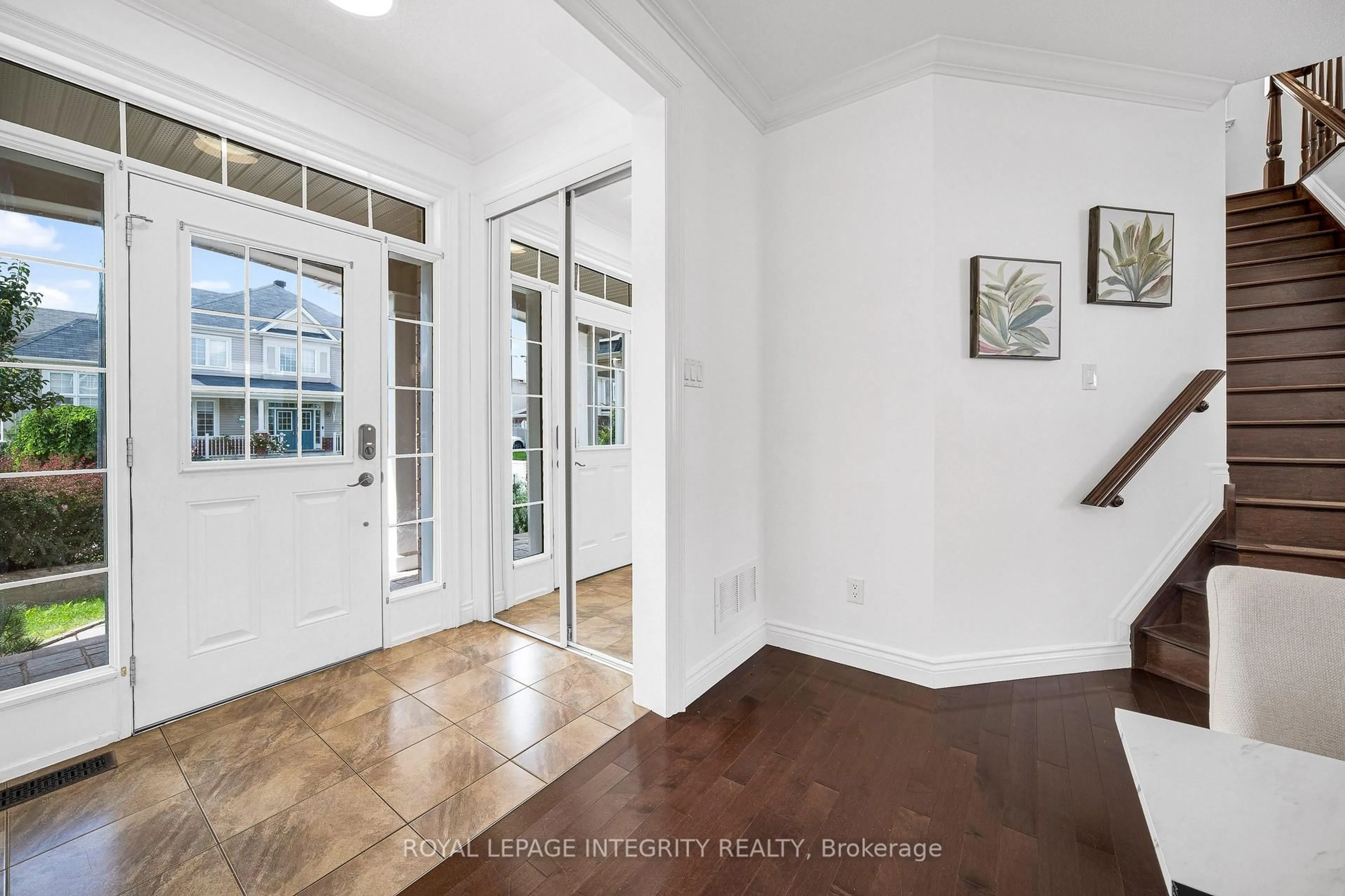 Indoor entryway for 3009 Freshwater Way, Ottawa Ontario K2J 5J8