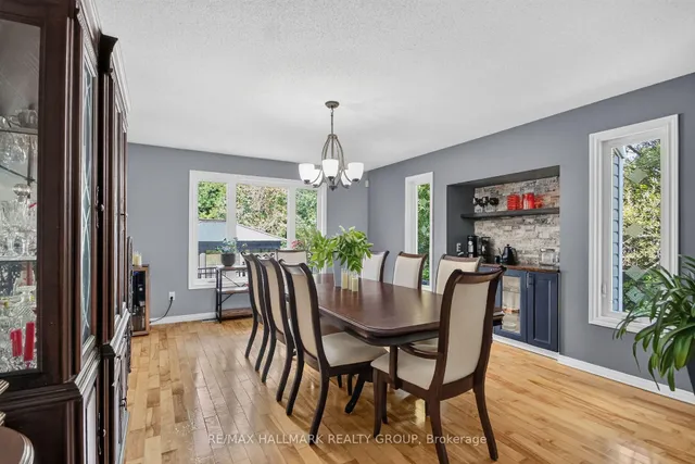 8251 Ranita Cres, Metcalfe 4
