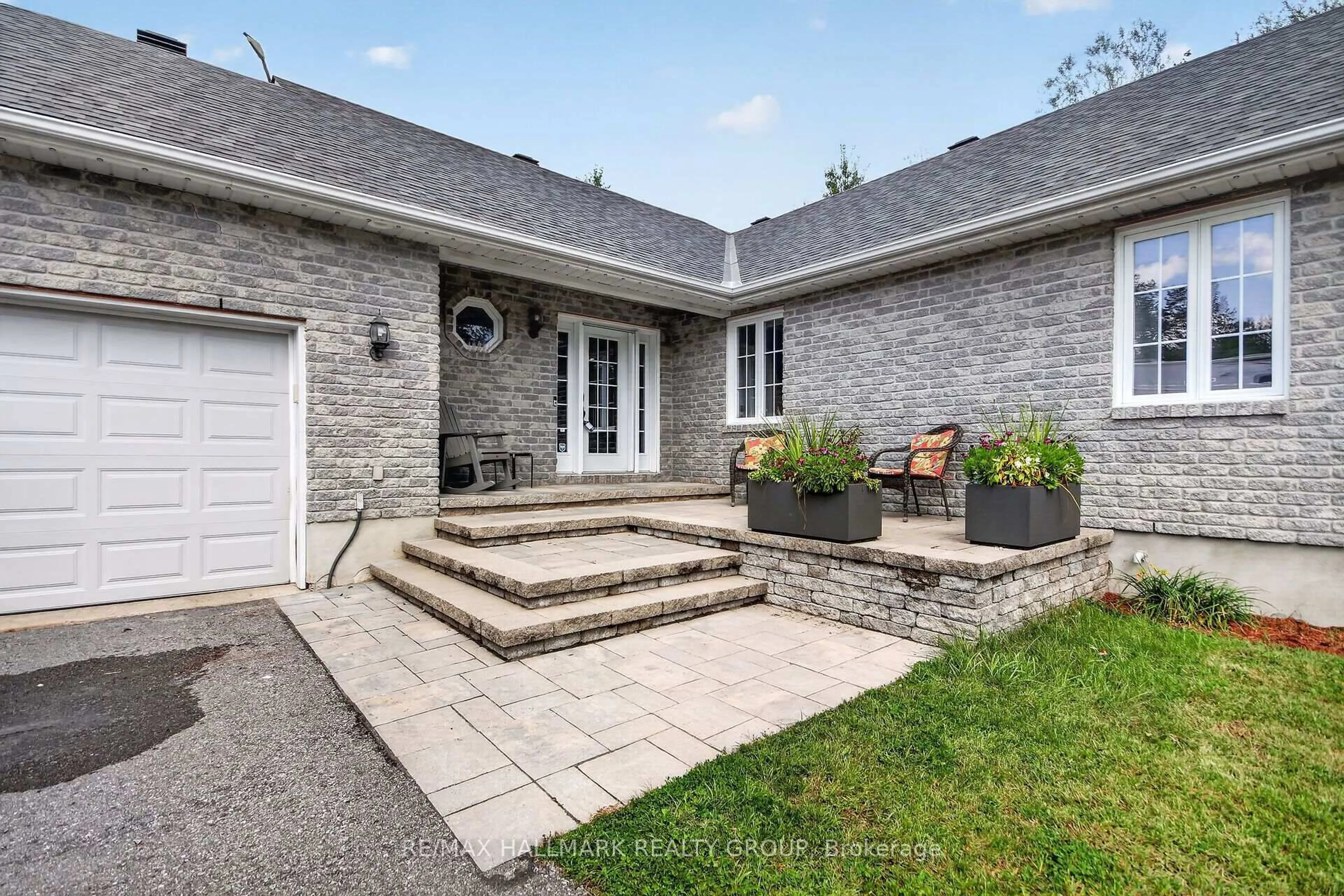 Home with brick exterior material, street for 8251 Ranita Cres, Metcalfe Ontario K0A 2P0