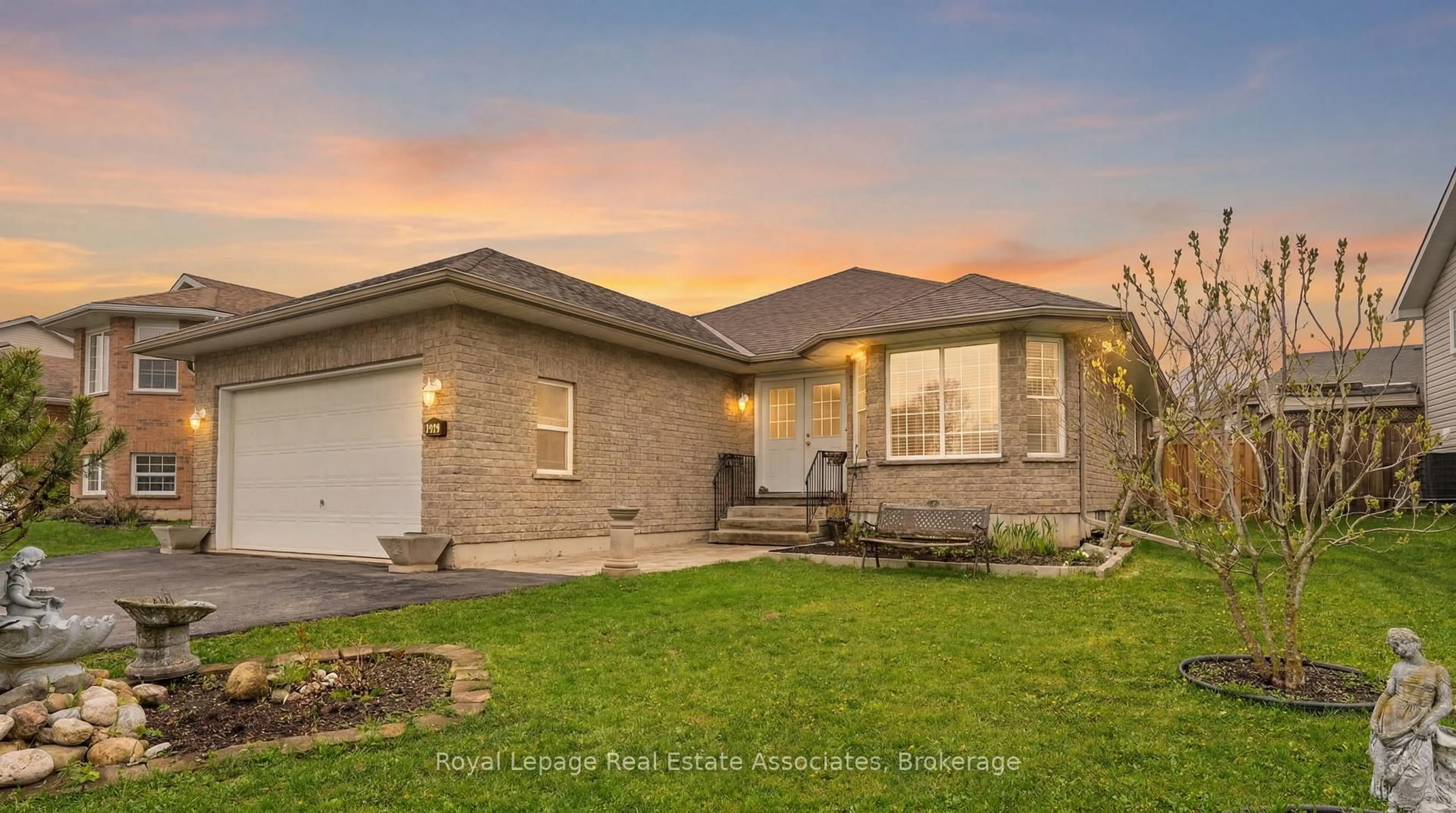 Home with brick exterior material, street for 190 Sheffield St, Southgate Ontario N0C 1B0