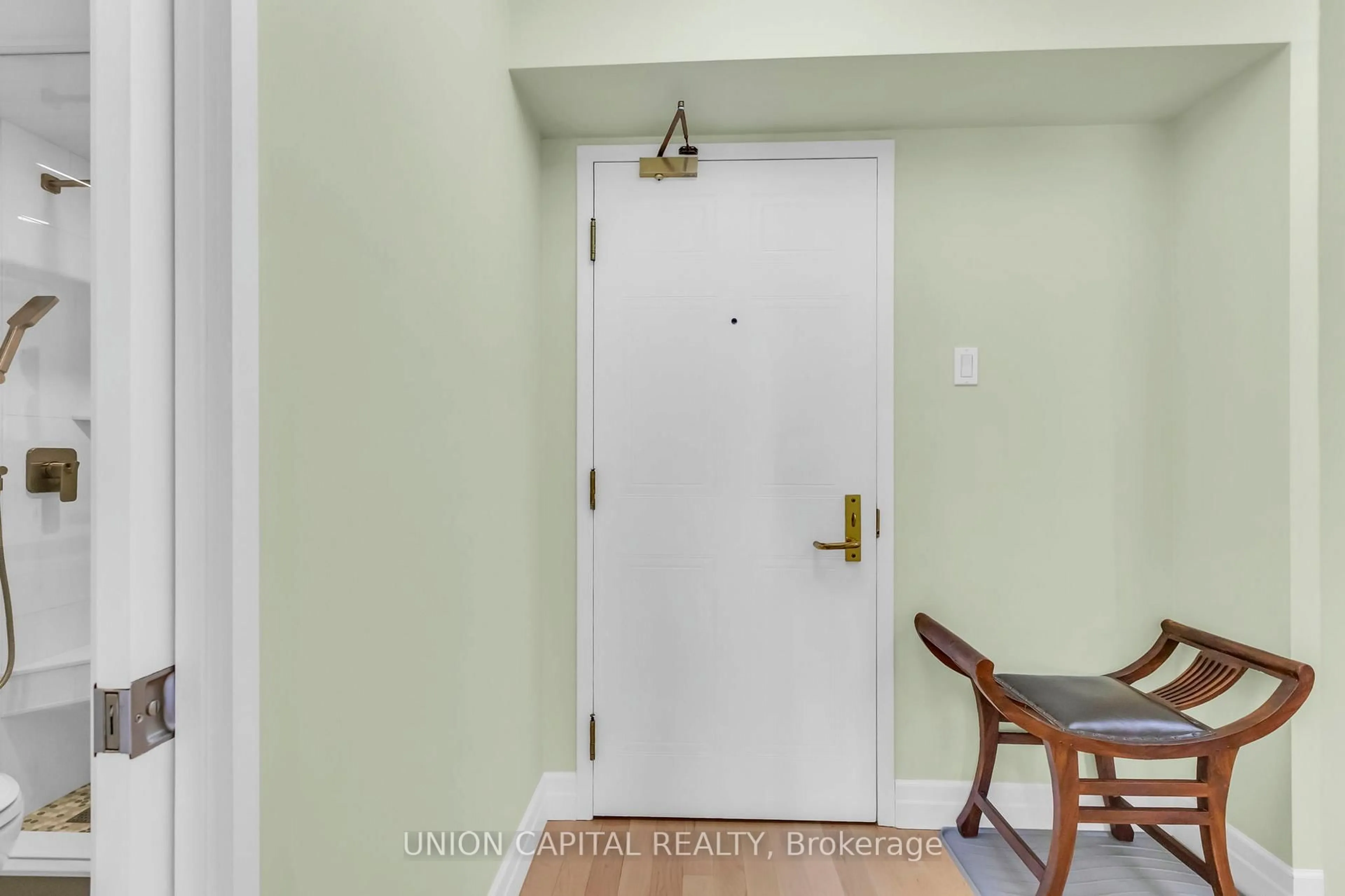 Indoor entryway for 265 Westcourt Pl #502, Waterloo Ontario N2L 6E4