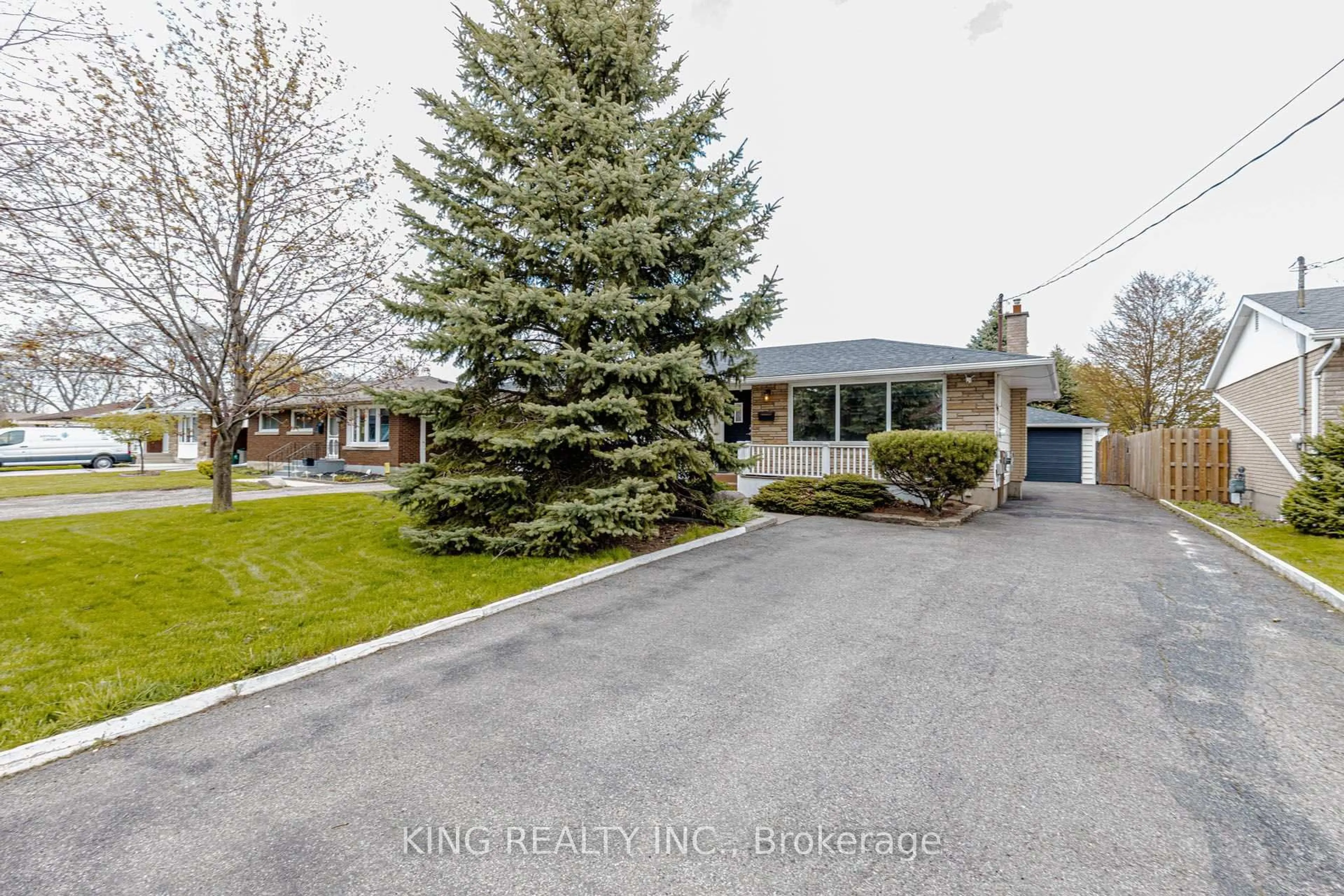 A pic from outside/outdoor area/front of a property/back of a property/a pic from drone, street for 476 BUNTING Rd, St. Catharines Ontario L2M 3B1