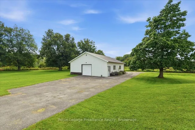 305 Valley Rd, Prince Edward County 4