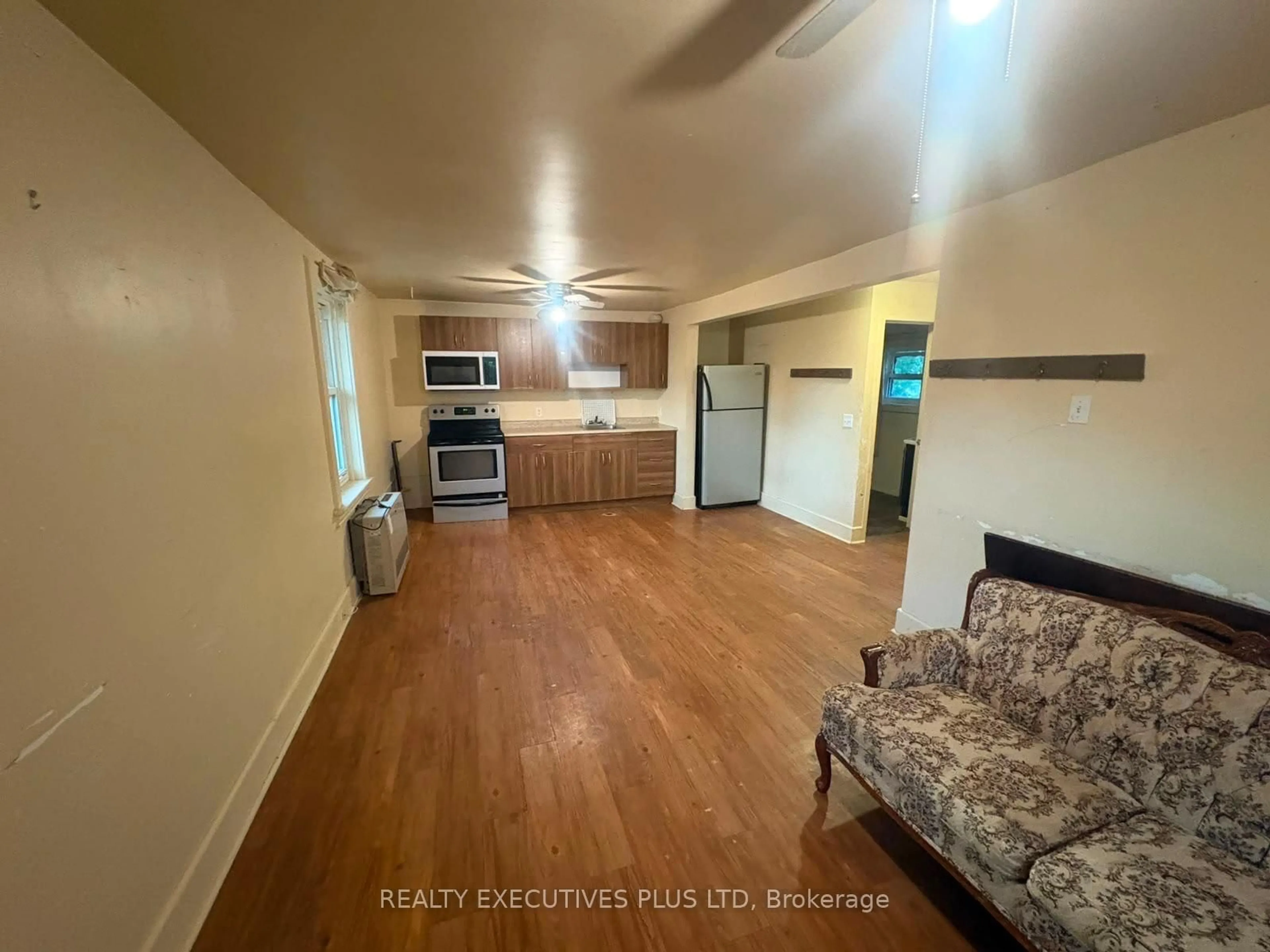 A pic of a room for 106 Fourth Ave, North Bay Ontario P1B 3M8