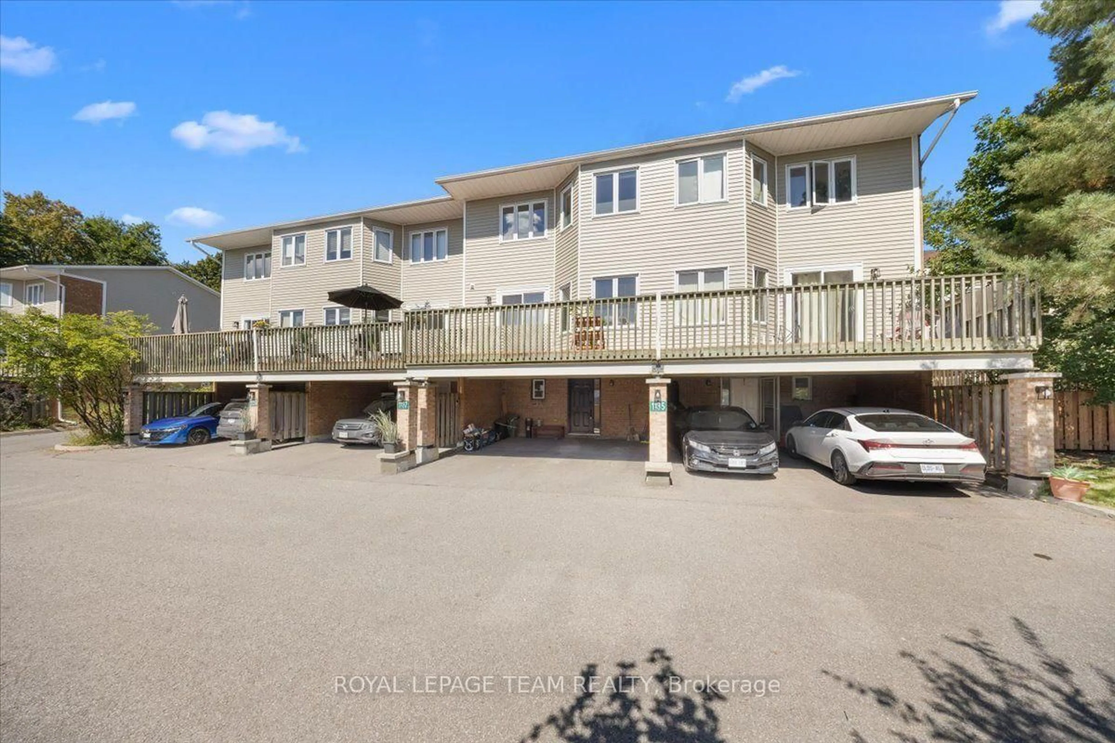 A pic from outside/outdoor area/front of a property/back of a property/a pic from drone, unknown for 1137 Chimney Hill Way, Ottawa Ontario K1J 8Z7
