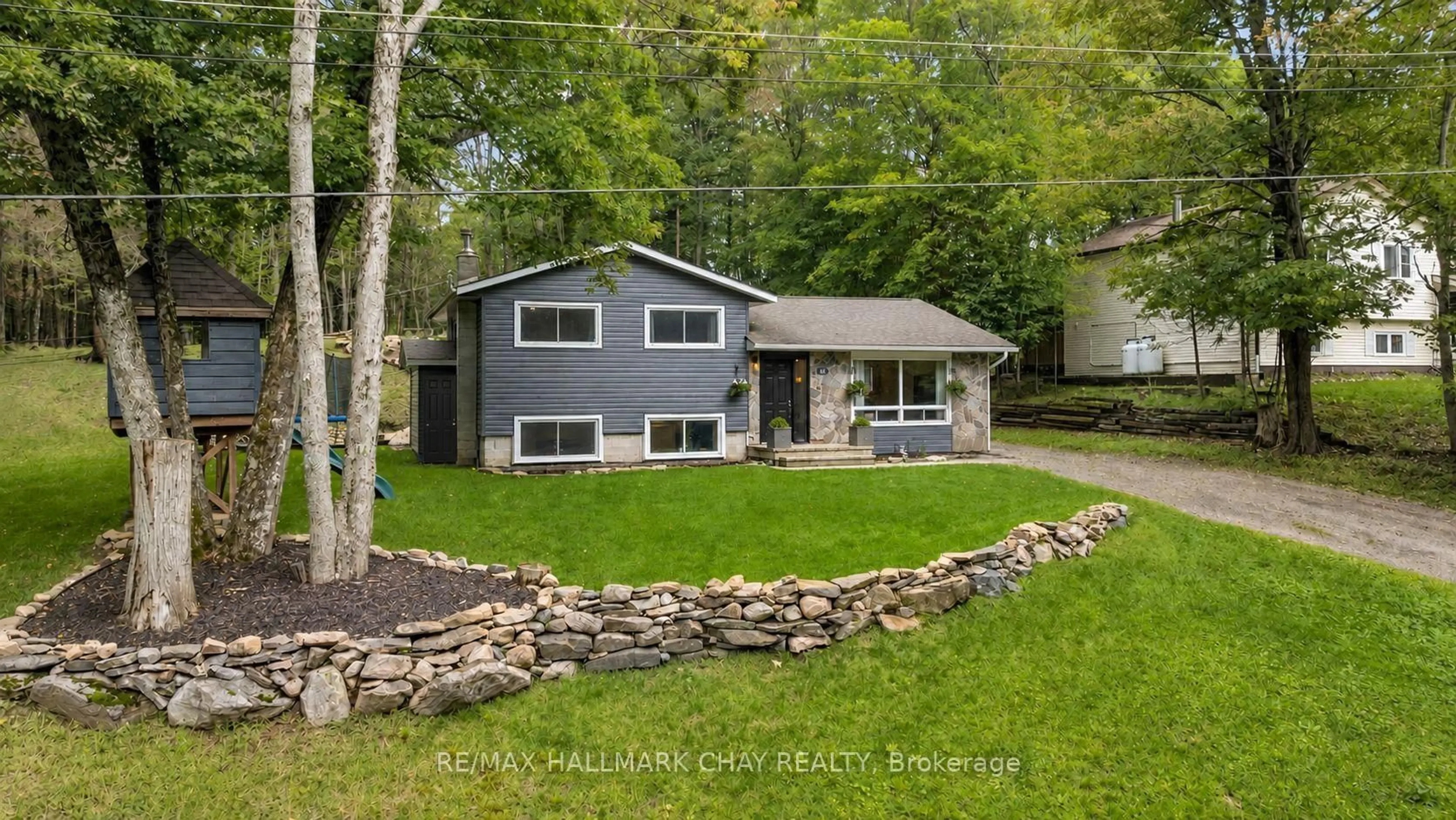 A pic from outside/outdoor area/front of a property/back of a property/a pic from drone, water/lake/river/ocean view for 157 Sunnyside St, Dysart et al Ontario K0M 1S0