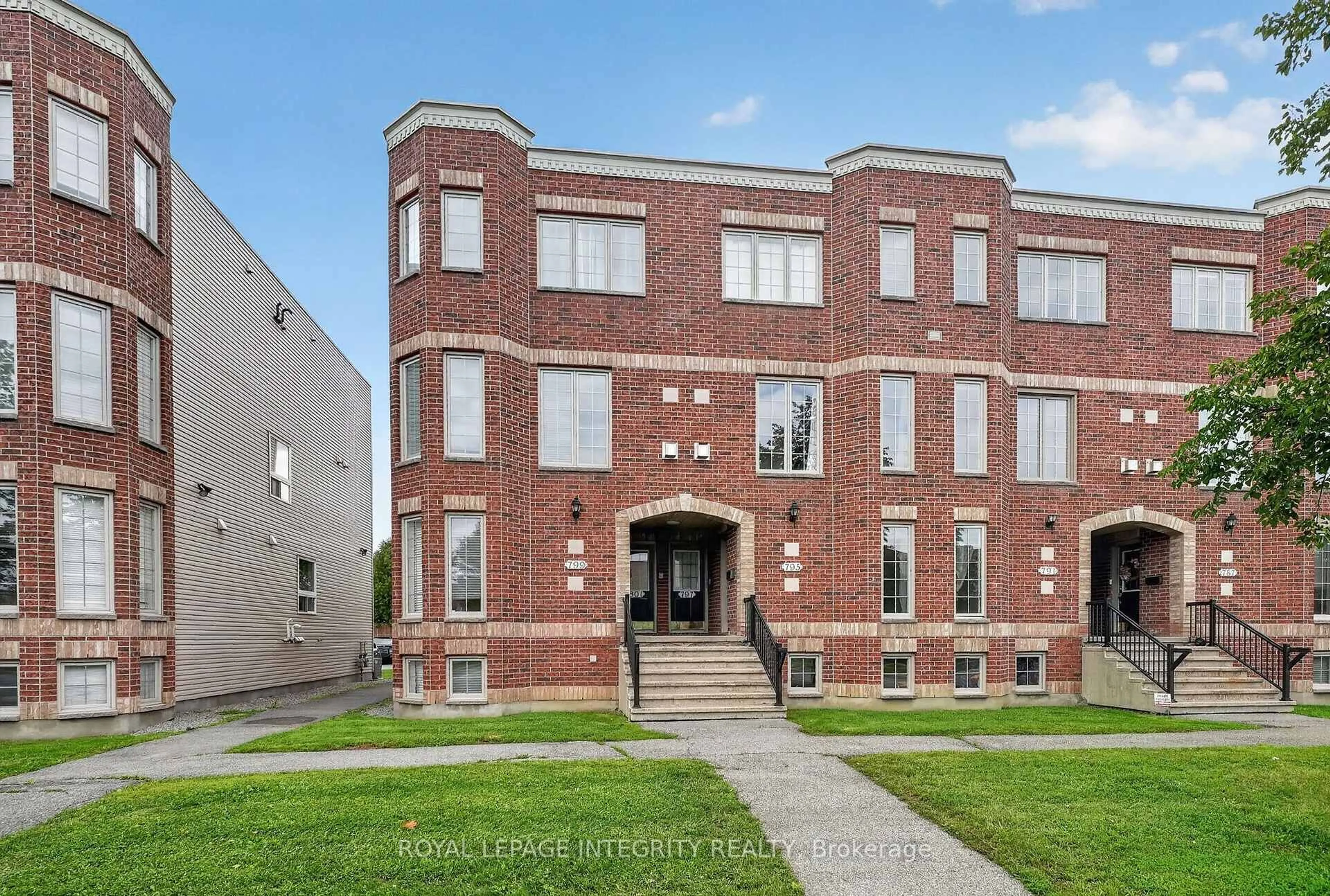 Home with brick exterior material, building for 795 Longfields Dr, Ottawa Ontario K2J 5N2
