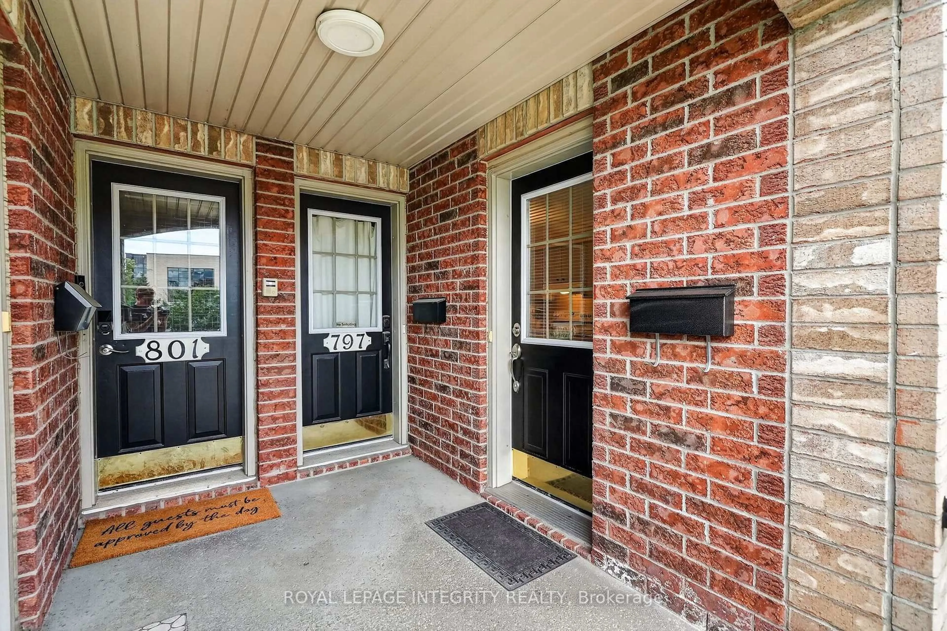 Indoor entryway for 795 Longfields Dr, Ottawa Ontario K2J 5N2
