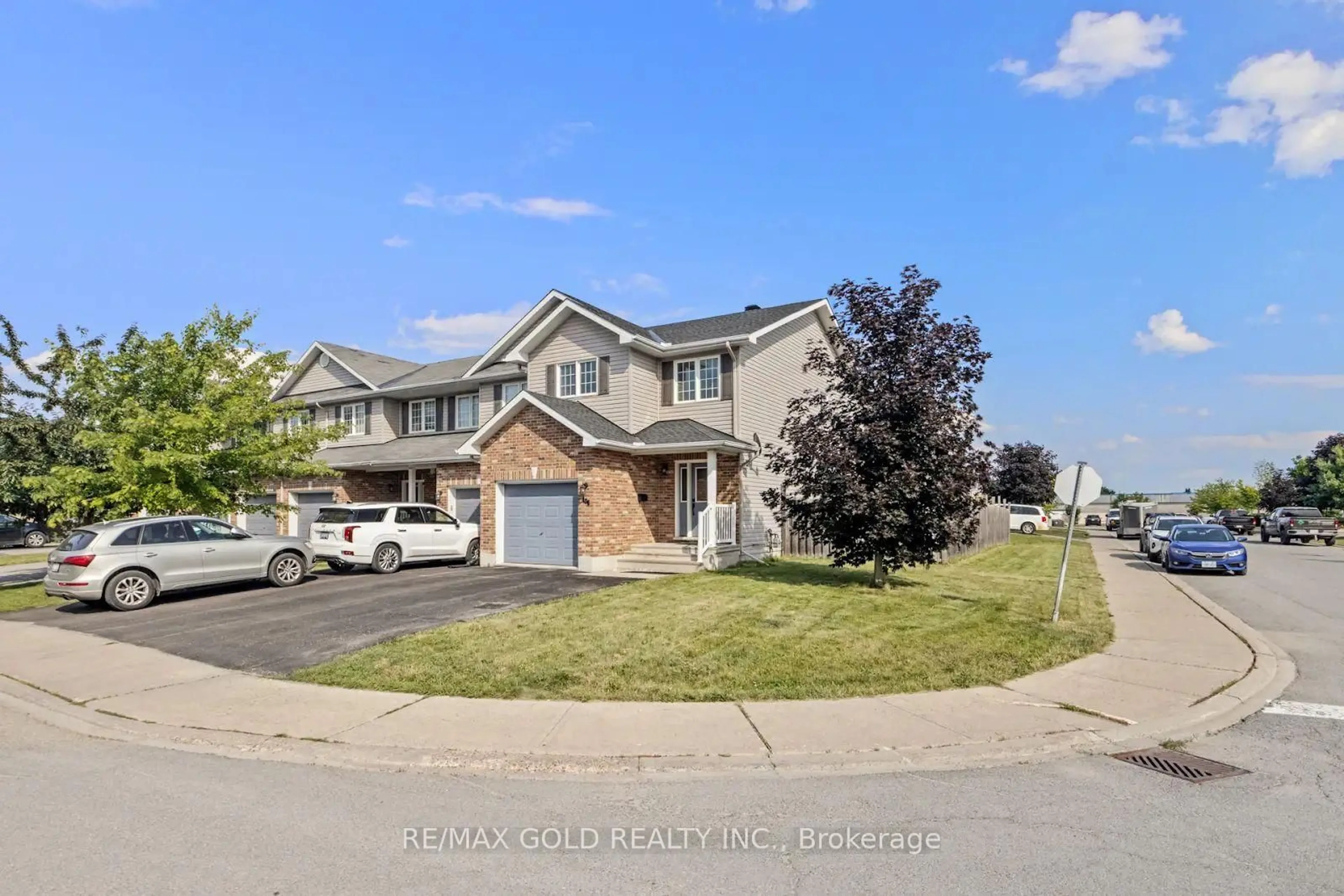 A pic from outside/outdoor area/front of a property/back of a property/a pic from drone, street for 106 Thomas St, Arnprior Ontario K7S 3R2