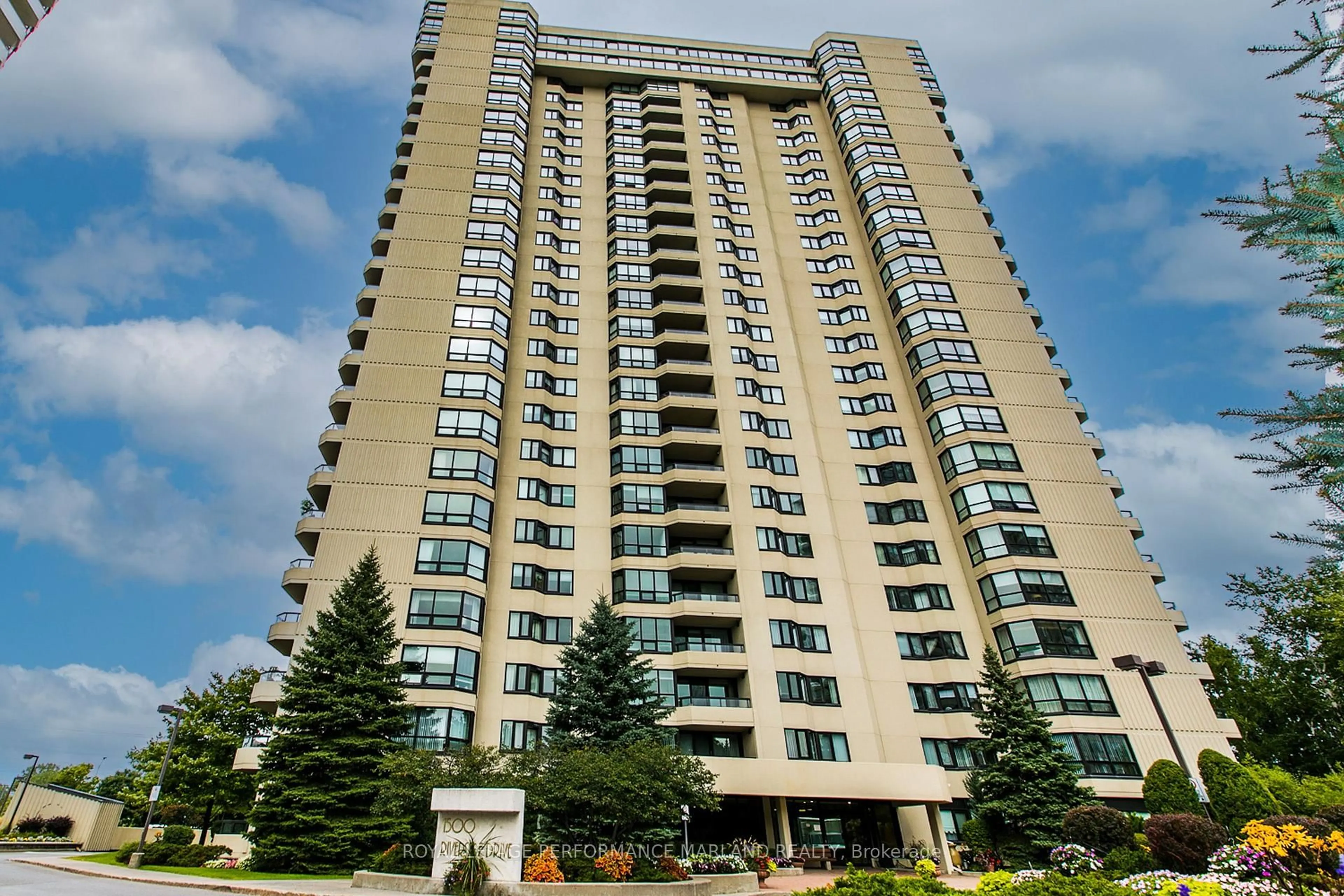 Indoor foyer for 1510 Riverside Dr #2001, Ottawa Ontario K1G 4X5