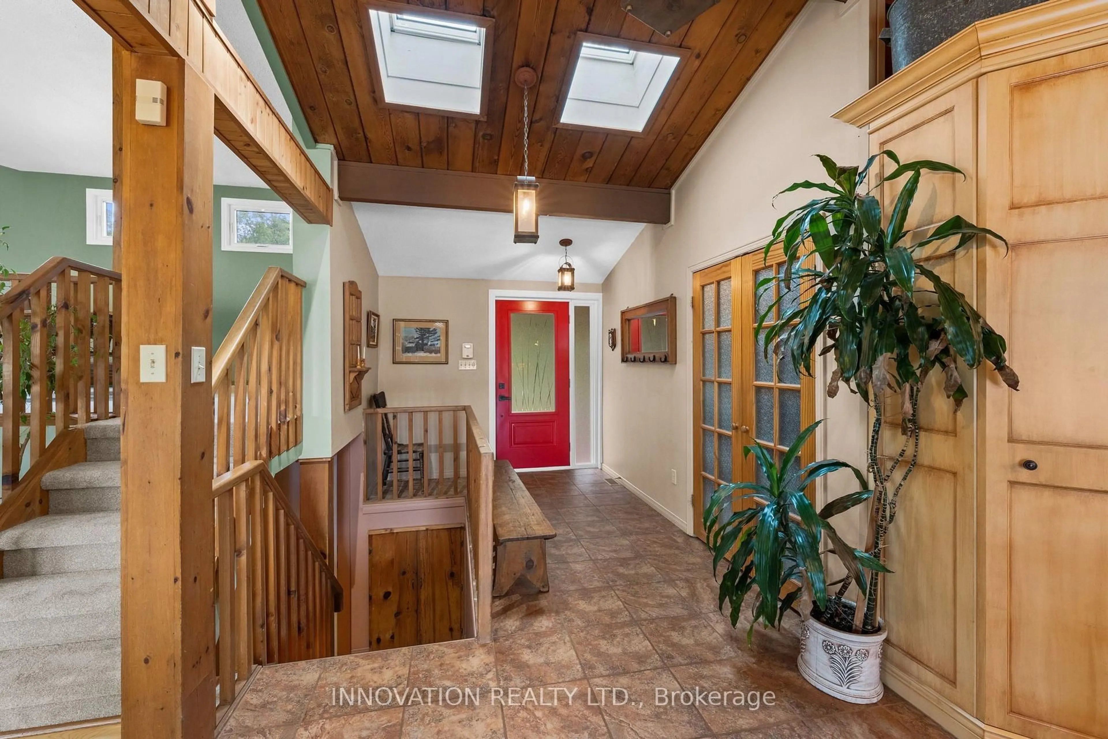 Indoor foyer for 956 Bayview Dr, Ottawa Ontario K0A 3M0