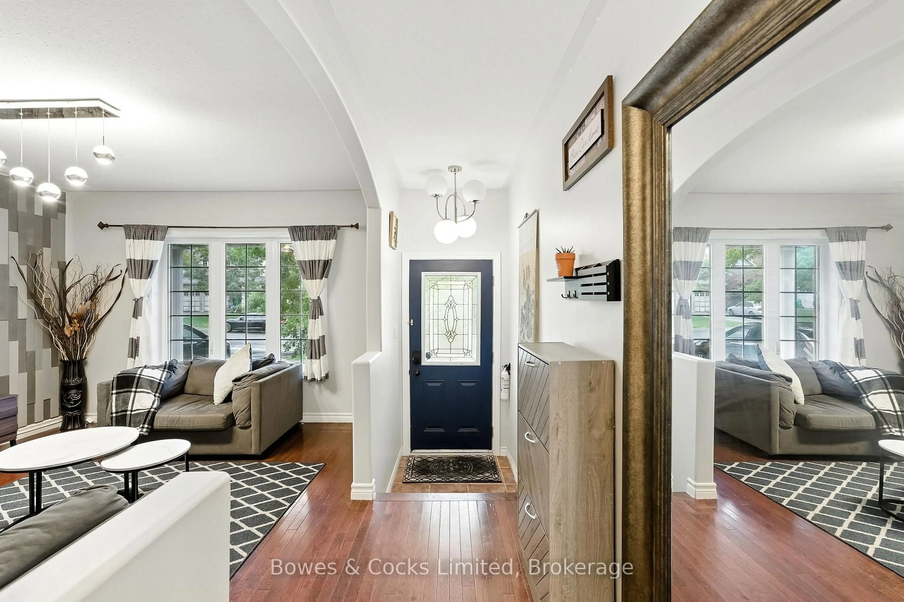 Indoor entryway for 210 Farrier Cres, Peterborough Ontario K9L 0A6