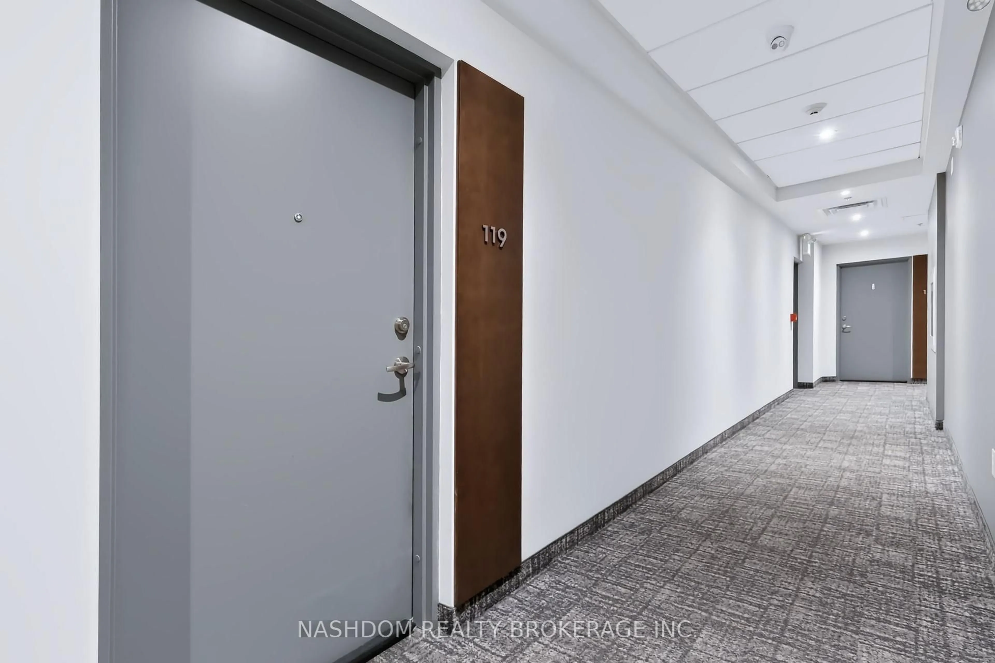 Indoor foyer for 1 Redfern Ave #119, Hamilton Ontario L9C 0E6