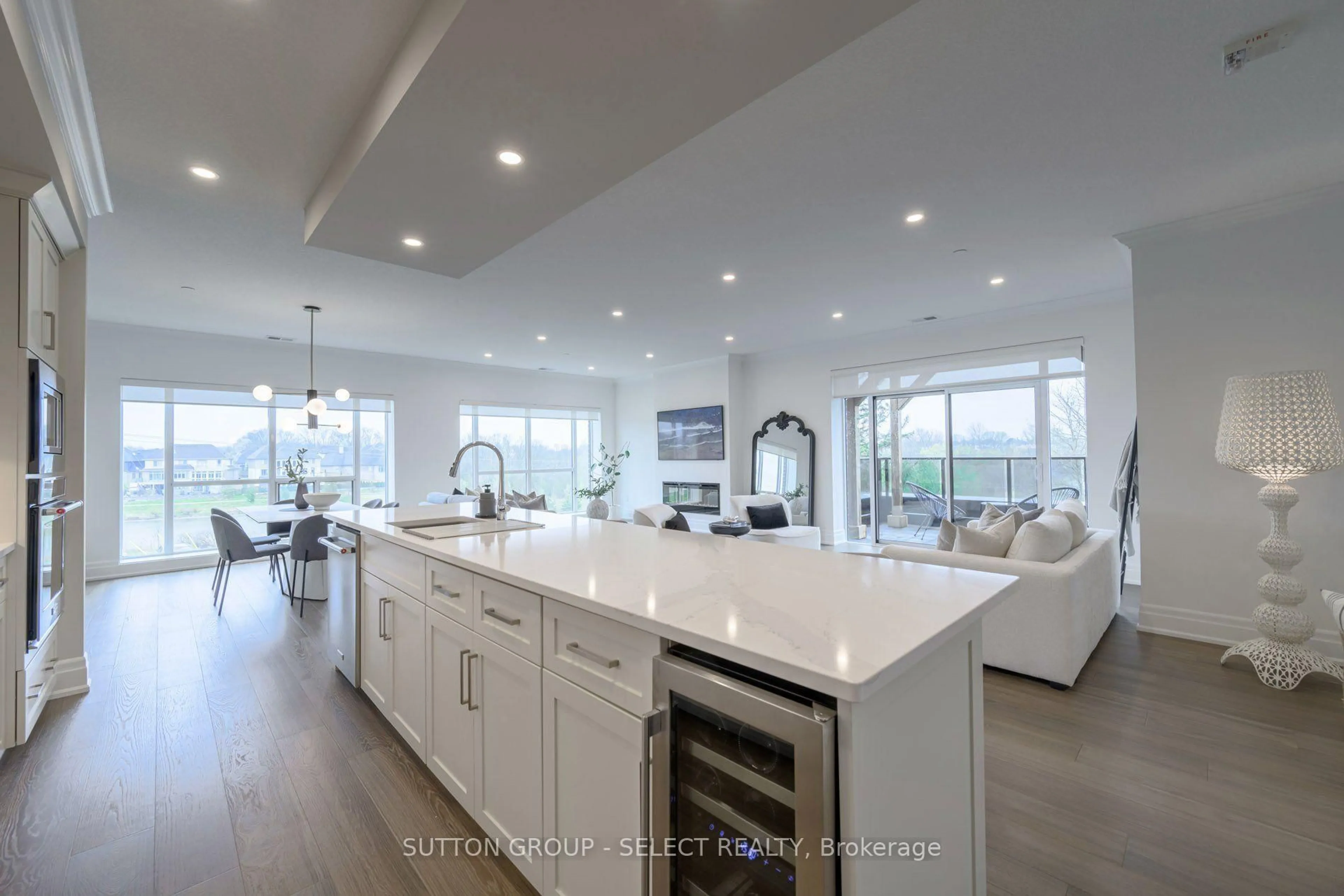 Open concept kitchen, ceramic/tile floor for 460 Callaway Rd #212, London North Ontario N6G 0Z2