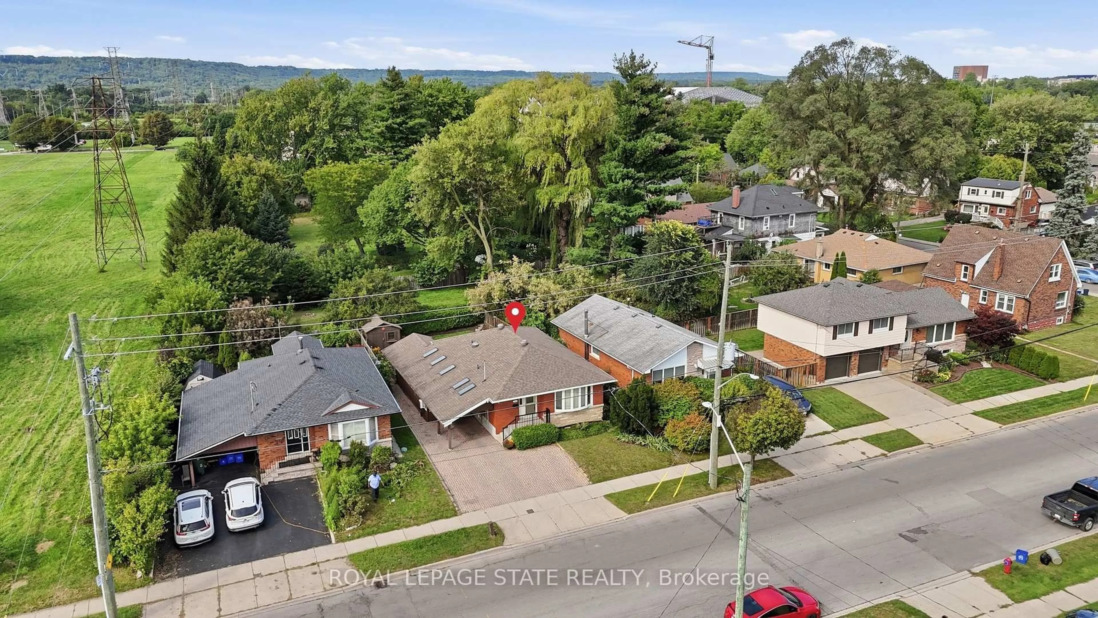 A pic from outside/outdoor area/front of a property/back of a property/a pic from drone, street for 304 Whitney Ave, Hamilton Ontario L8S 2H2