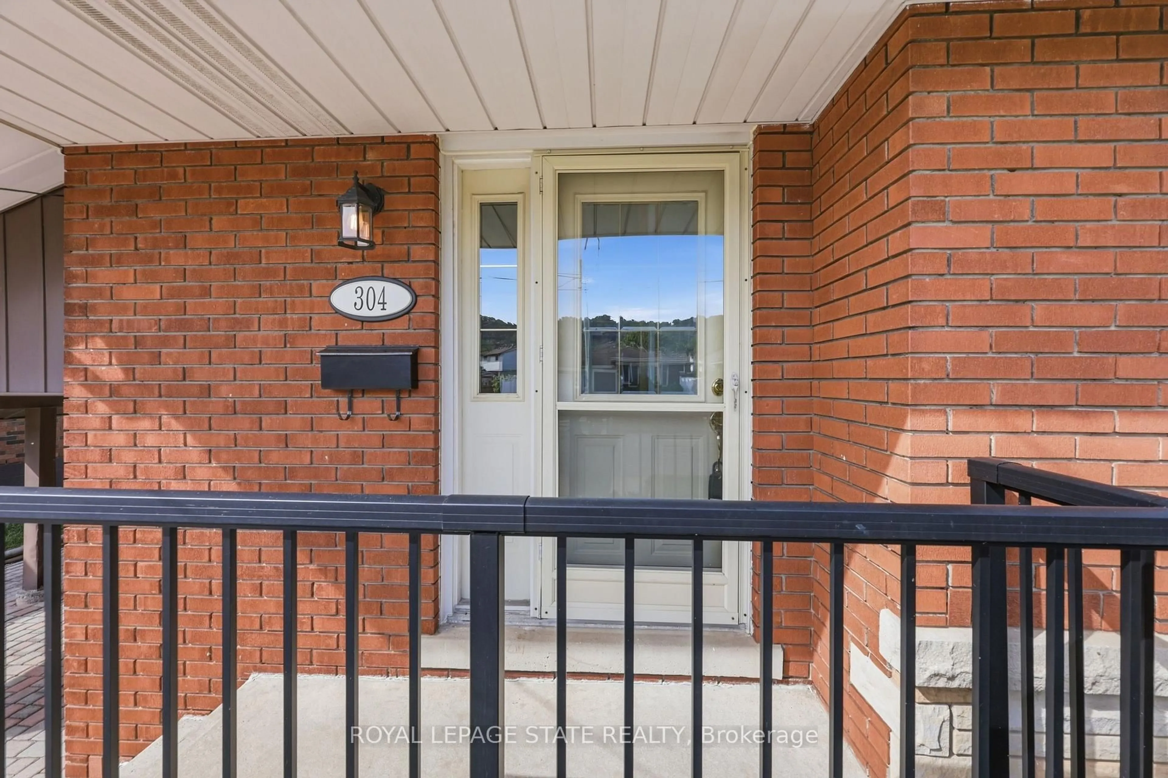 Indoor entryway for 304 Whitney Ave, Hamilton Ontario L8S 2H2