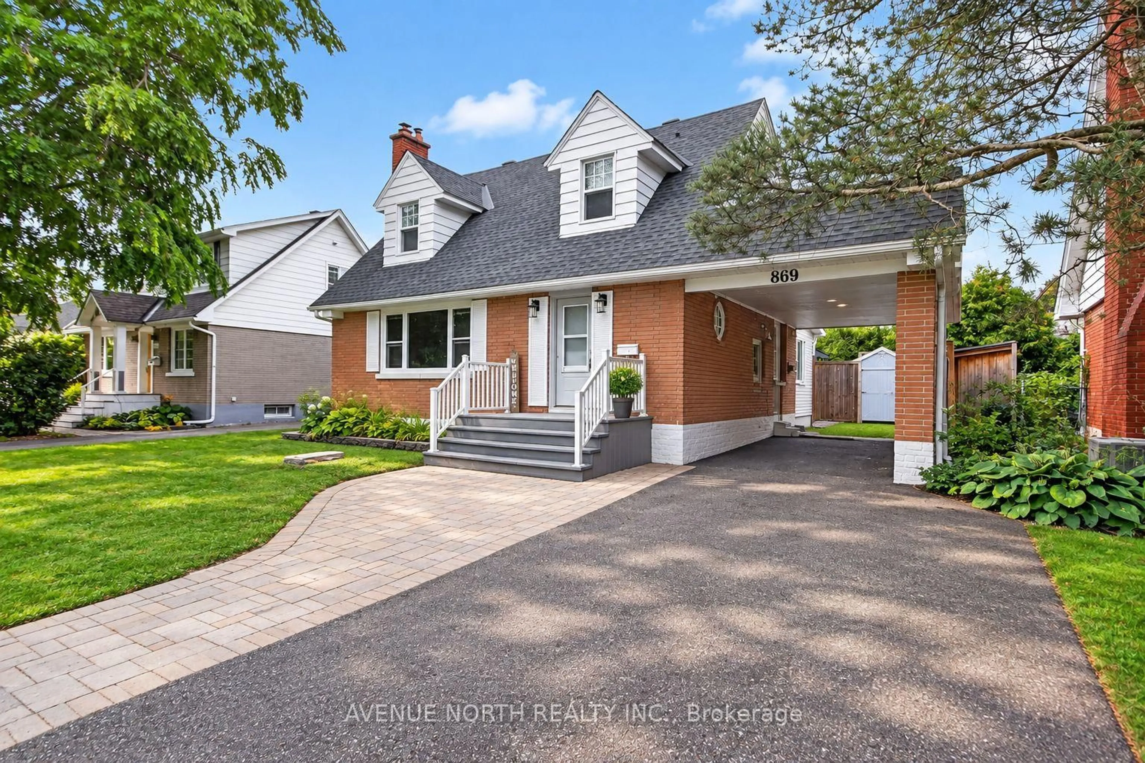 Home with vinyl exterior material, street for 869 Chapman Blvd, Ottawa Ontario K1G 1V1