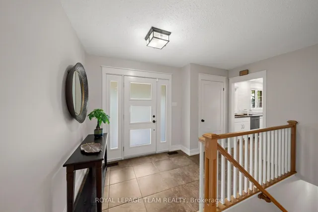 1279 Fairway Dr, Manotick 5