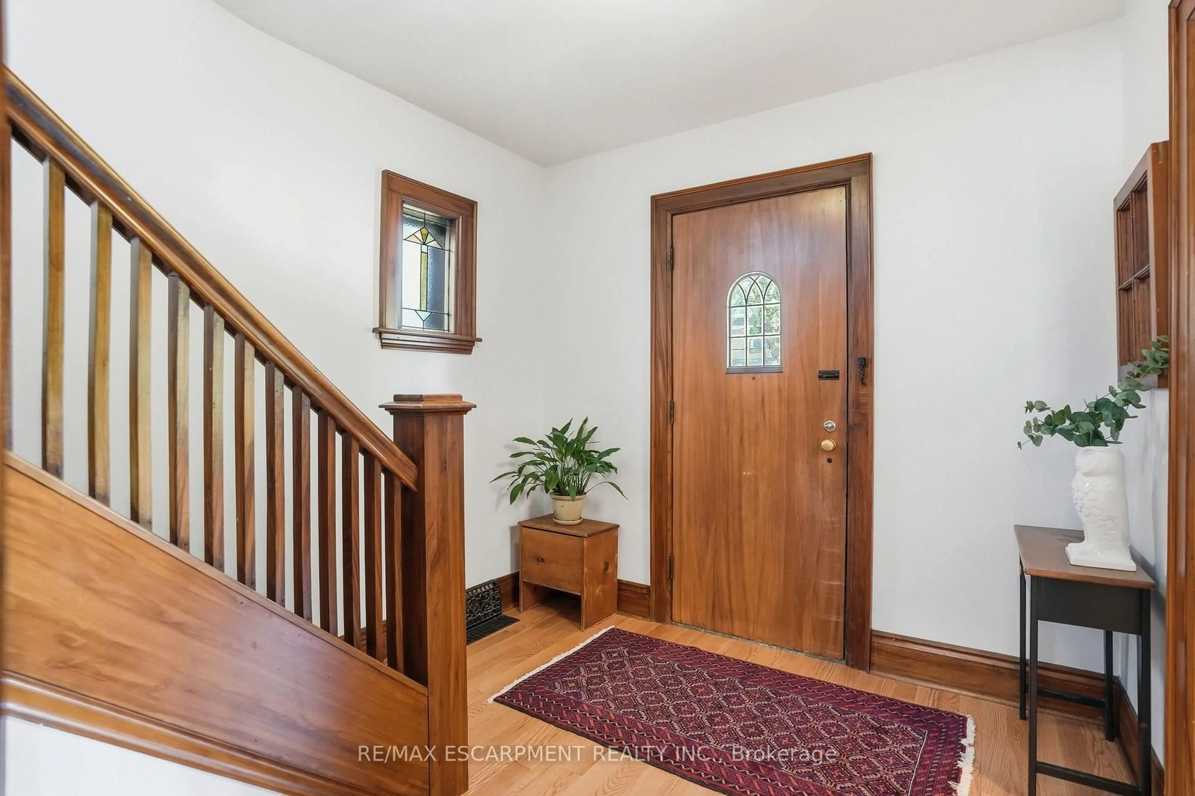 Indoor entryway for 97 Cline Ave, Hamilton Ontario L8S 3Z5