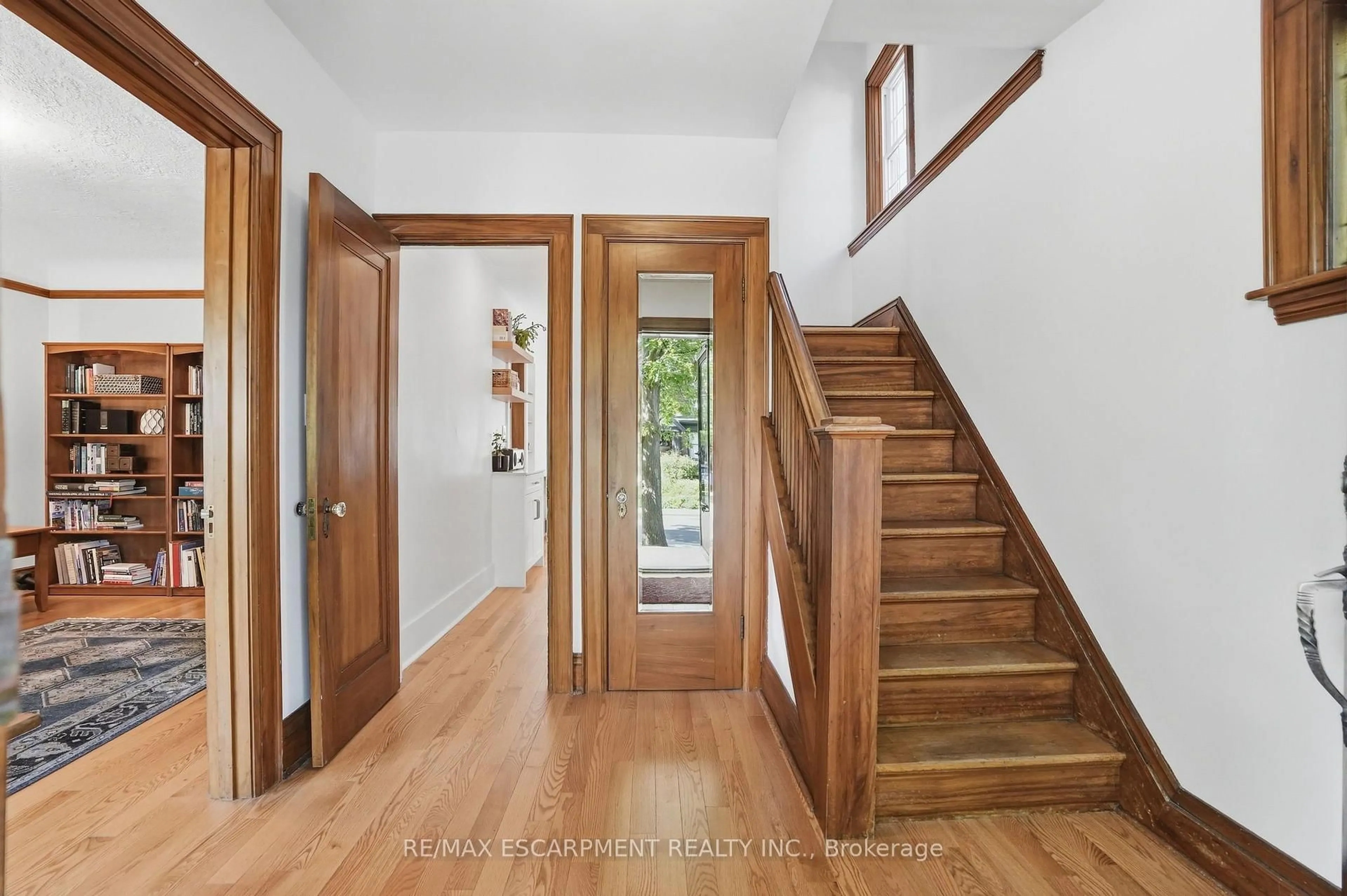 Indoor entryway for 97 Cline Ave, Hamilton Ontario L8S 3Z5
