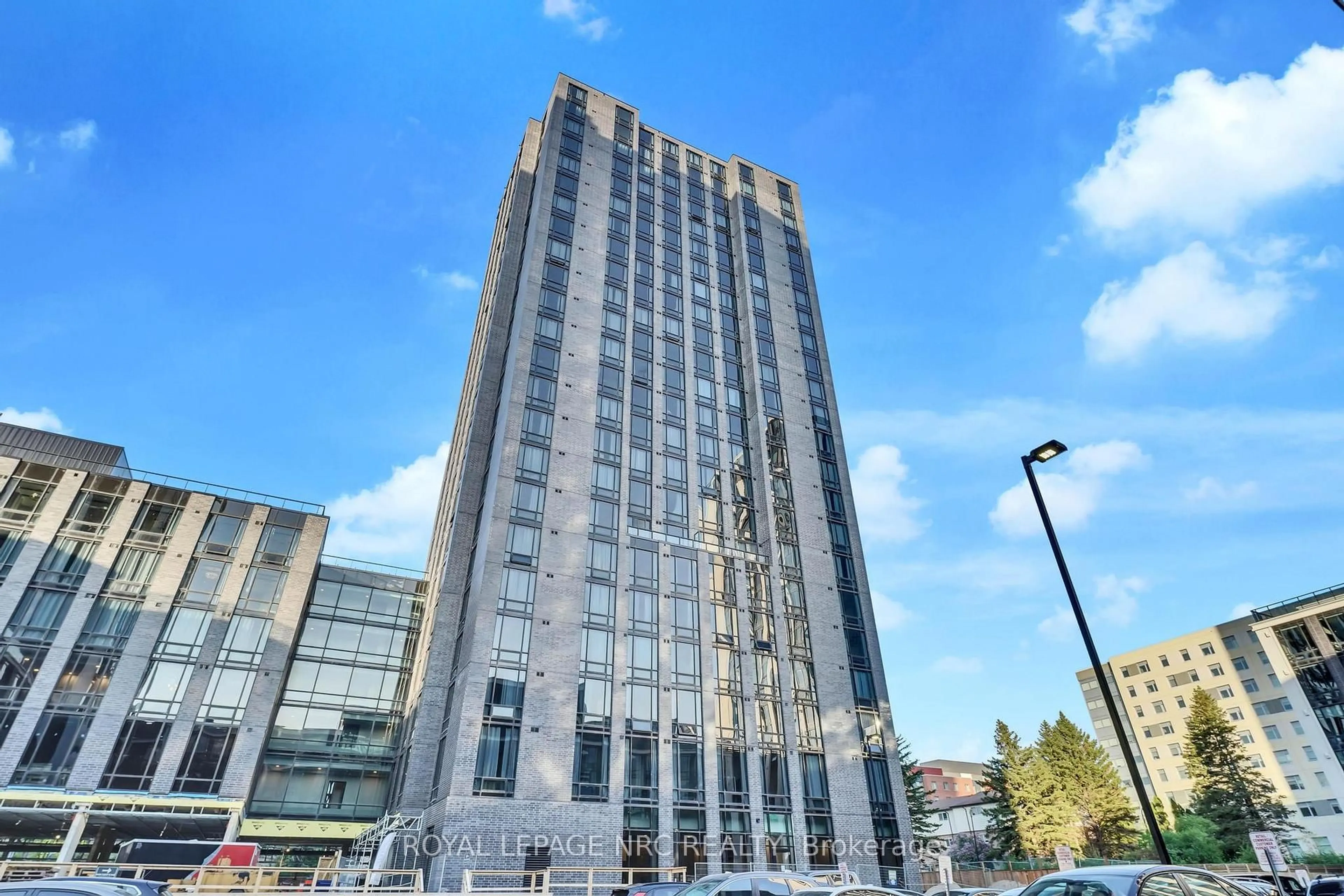 Indoor foyer for 145 Columbia St #133, Waterloo Ontario N2L 0K7