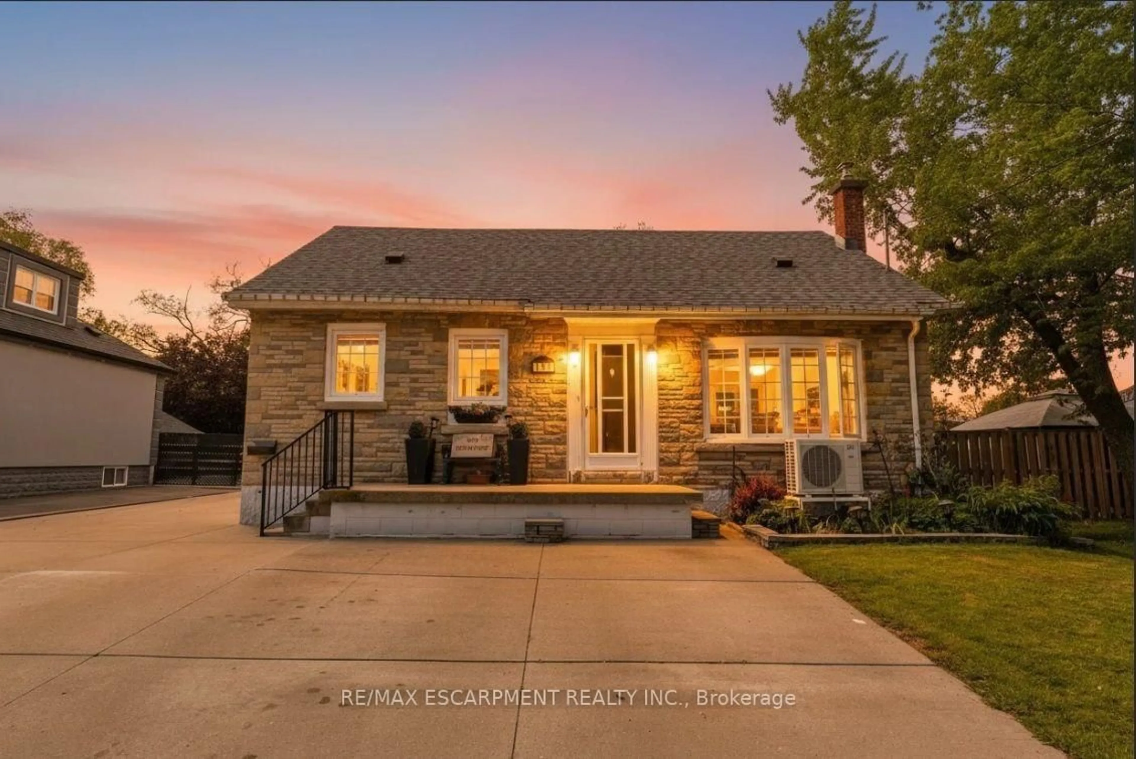 Home with brick exterior material, street for 191 Millen Rd, Hamilton Ontario L8E 2G4