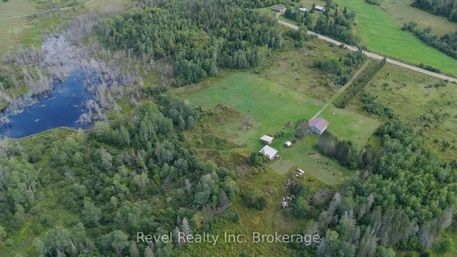 2395 Papineau Rd, Papineau-Cameron 3