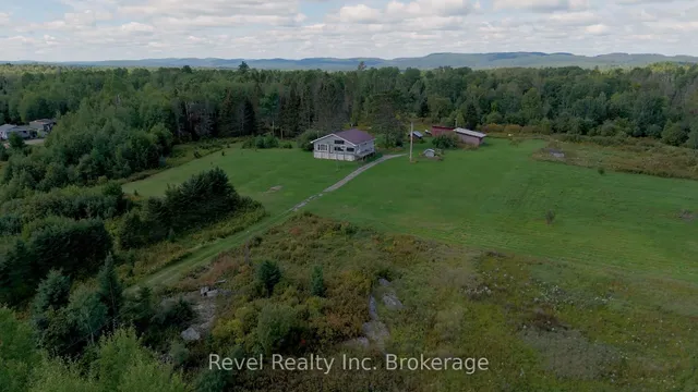2395 Papineau Rd, Papineau-Cameron 5