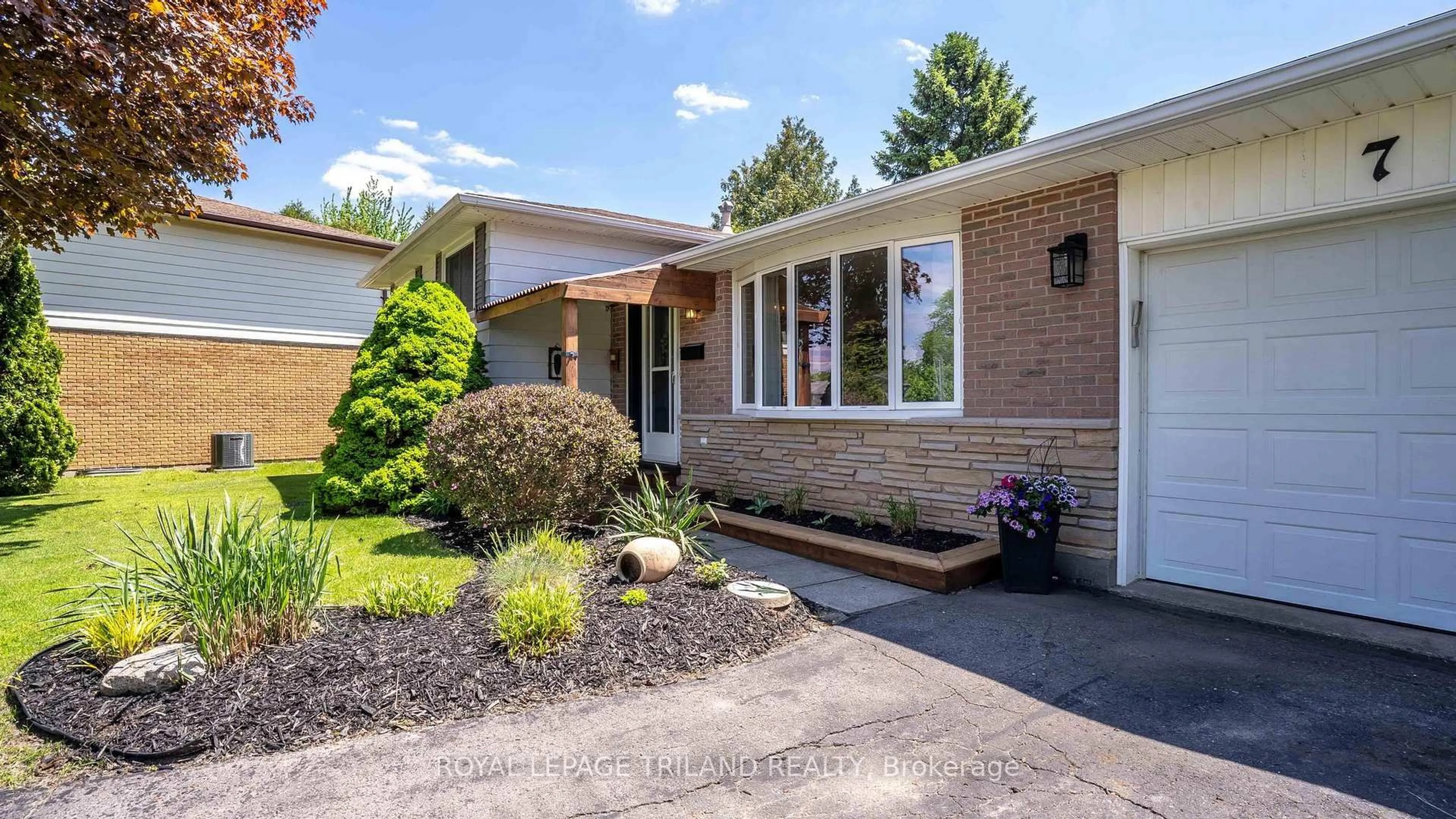 Home with brick exterior material, street for 7 STIRLING Cres, St. Thomas Ontario N5P 3R4