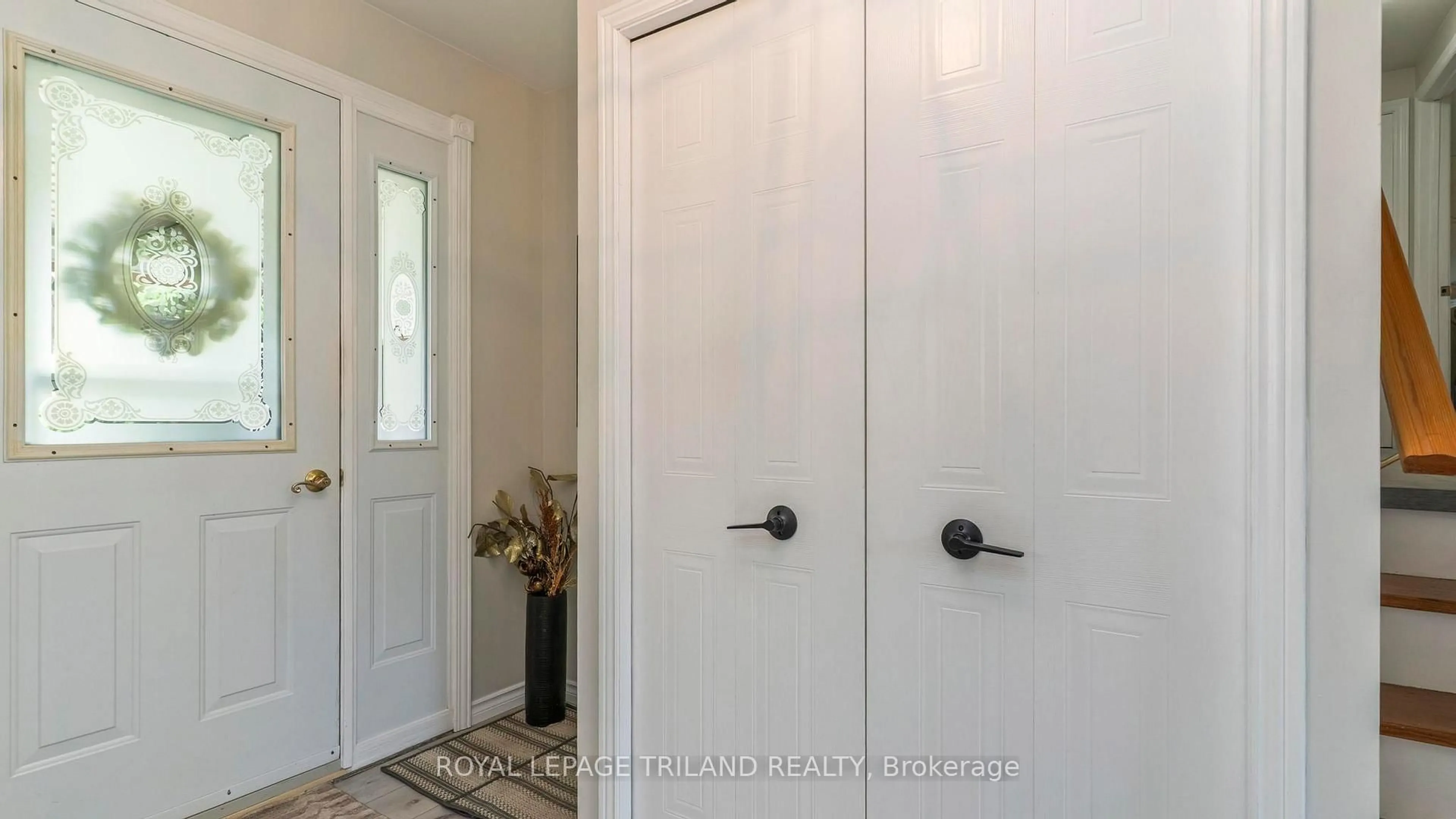 Indoor entryway for 7 STIRLING Cres, St. Thomas Ontario N5P 3R4