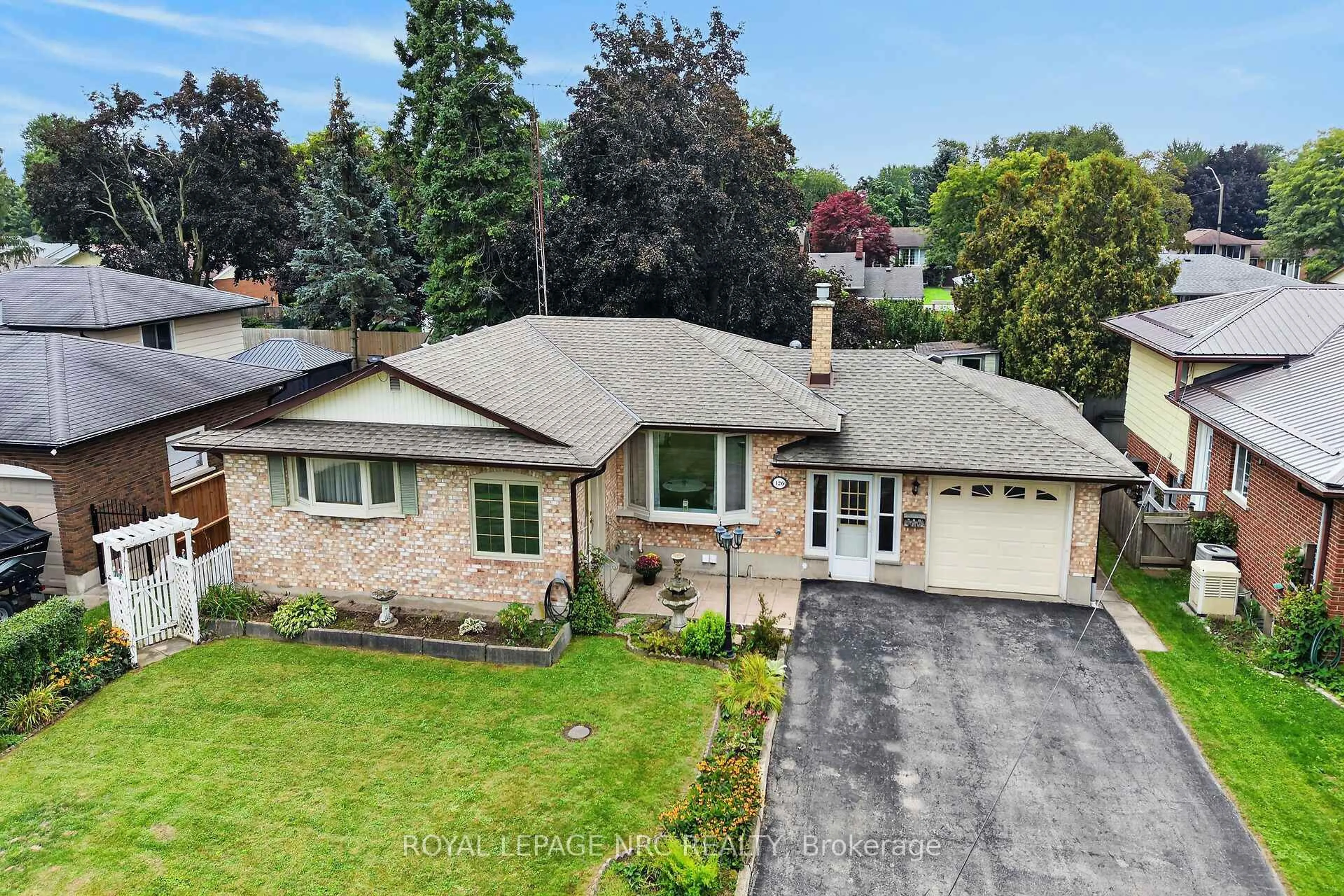 A pic from outside/outdoor area/front of a property/back of a property/a pic from drone, street for 126 Concession Rd, Haldimand Ontario N1A 1A1