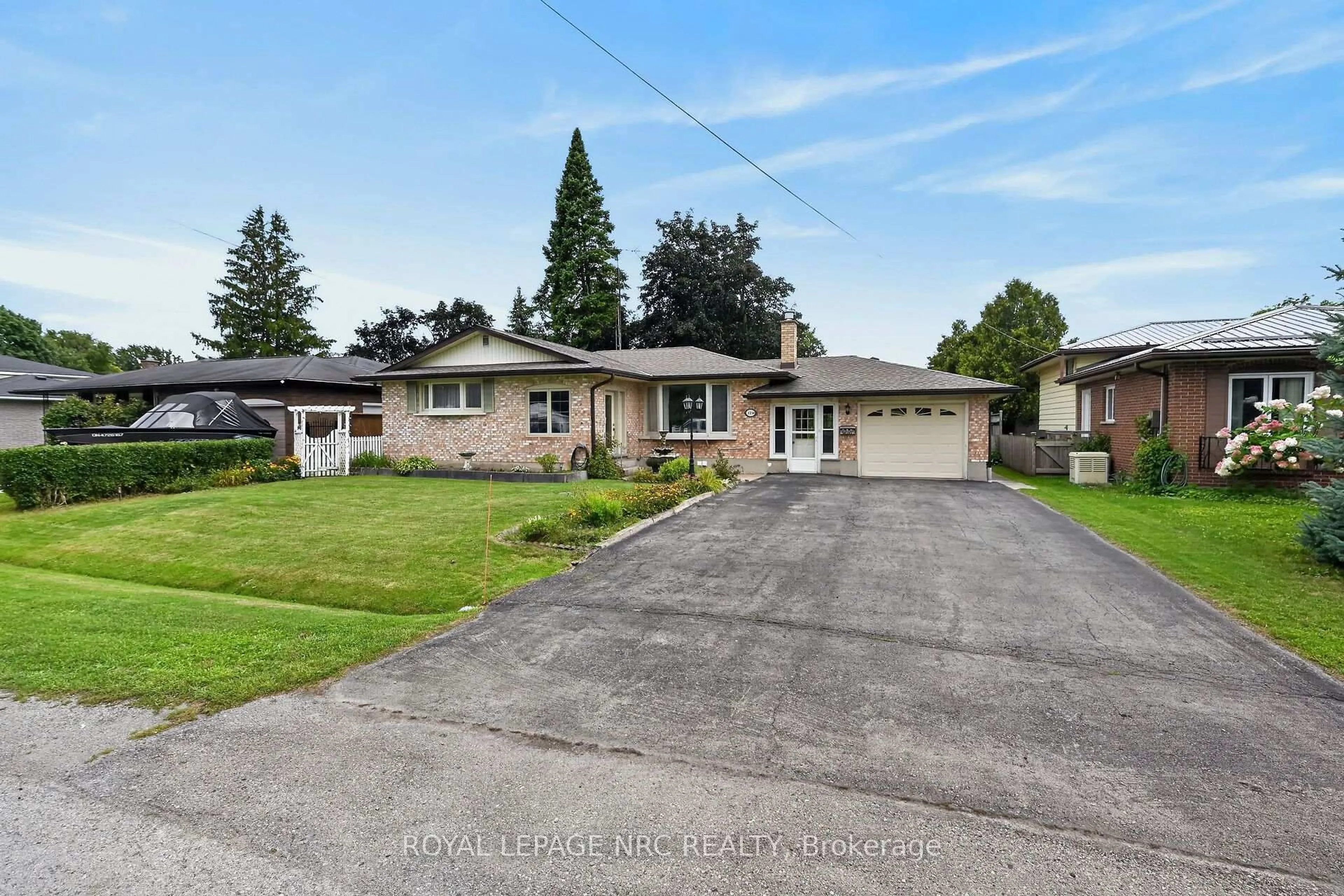 A pic from outside/outdoor area/front of a property/back of a property/a pic from drone, street for 126 Concession Rd, Haldimand Ontario N1A 1A1