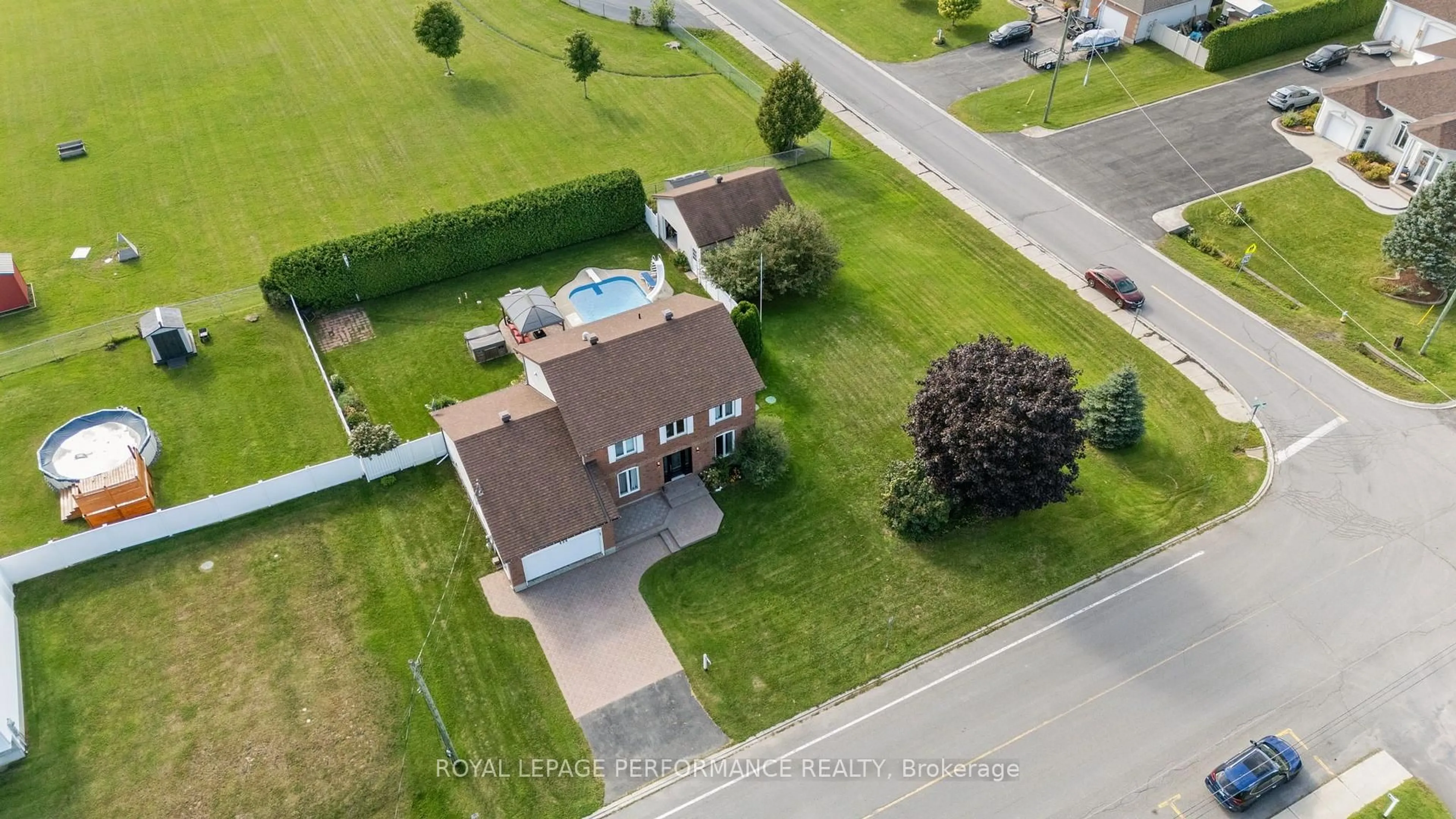 A pic from outside/outdoor area/front of a property/back of a property/a pic from drone, unknown for 434 Lemay St, Clarence-Rockland Ontario K0A 1N0